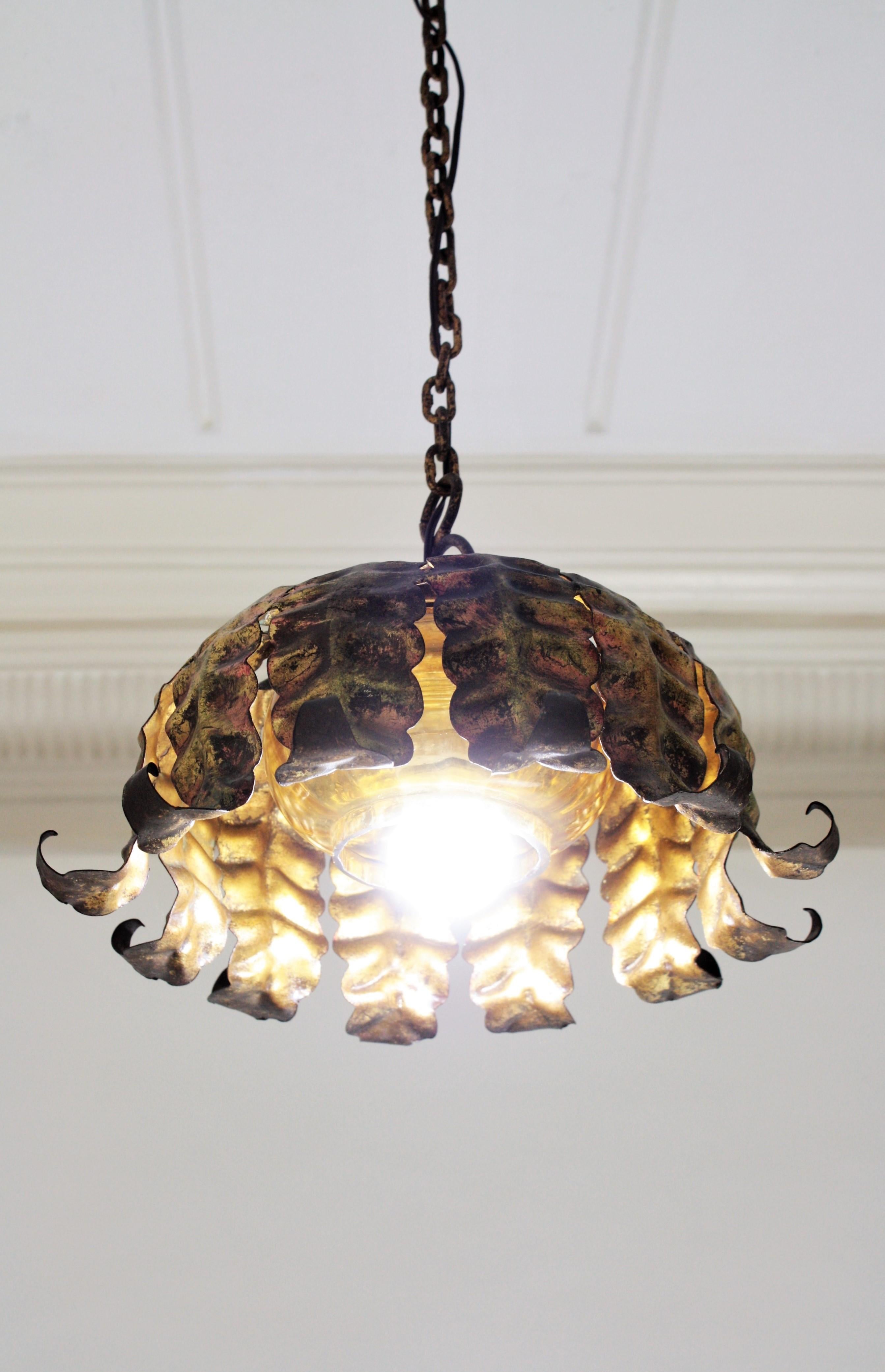 20th Century Pair of Spanish Sunburst Pendant Lights in Gilt Iron and Amber Glass For Sale