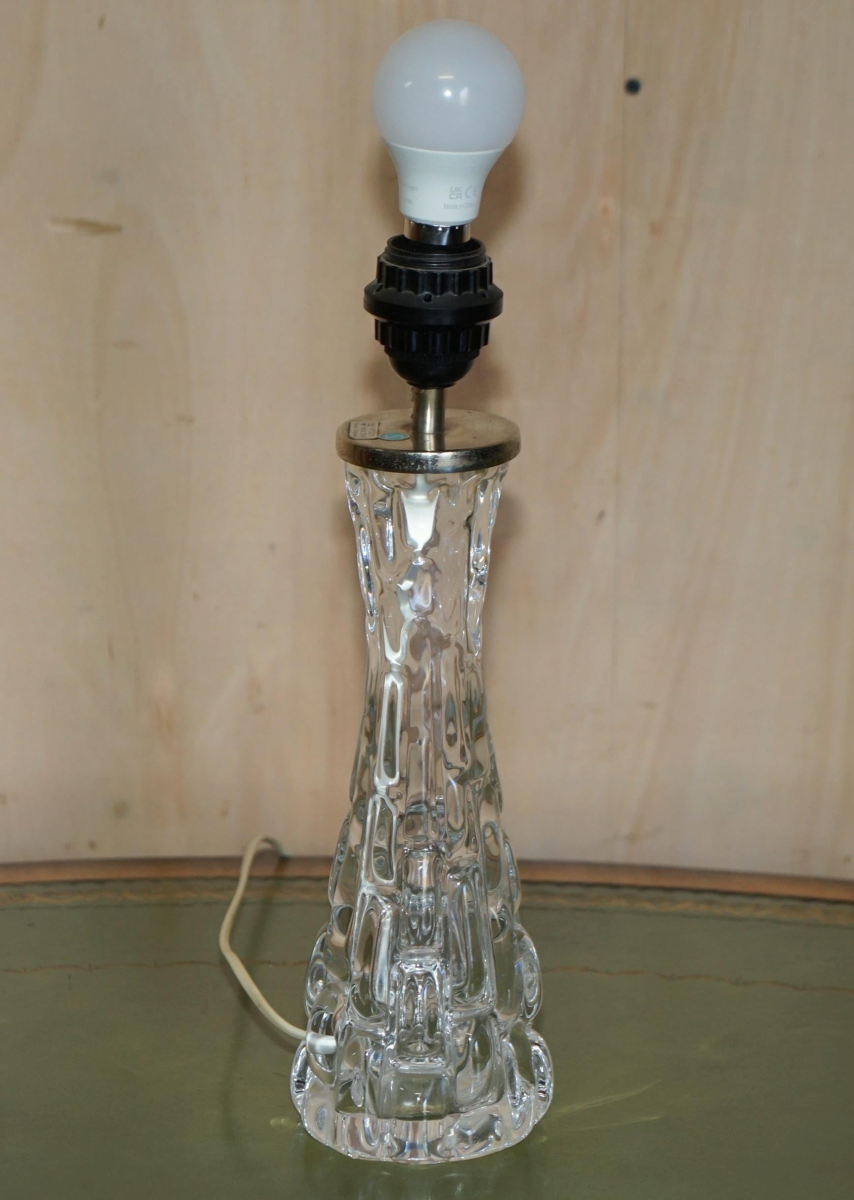 Ein Paar sehr seltene, vollständig signierte Carl Fagerlund Orrefors-Tischlampen (Geschliffenes Glas) im Angebot