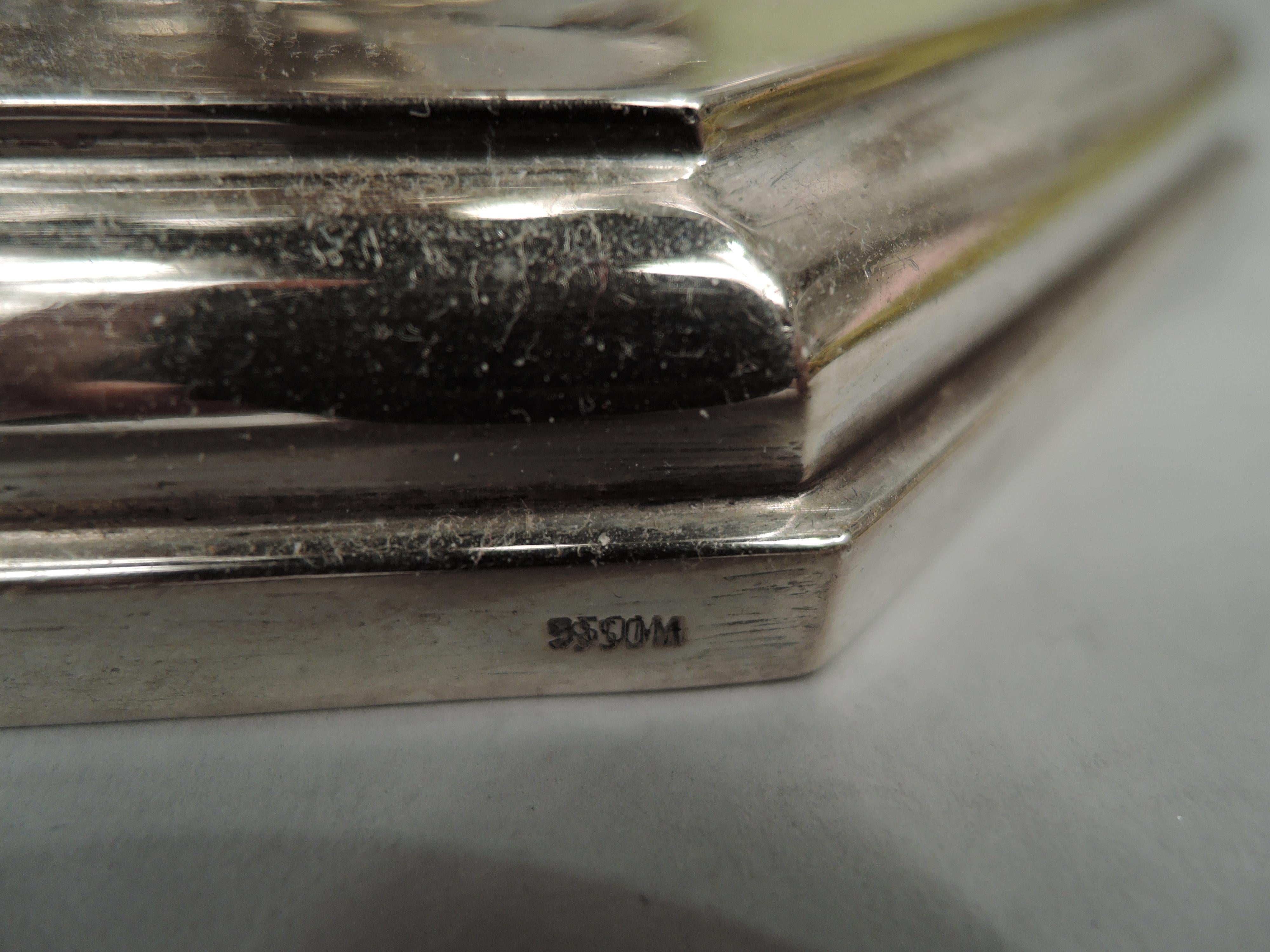 Ein Paar prächtige, stilvolle Art-Déco-Kandelaber aus klassischem Silber mit 2 Lichtern im Angebot 1