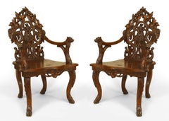 Coppia di poltrone rustiche in legno di noce intagliato Black Forest