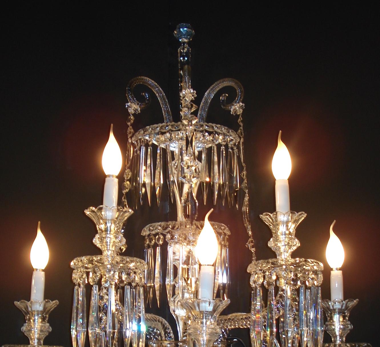 Cristal Paire de superbes appliques à cinq lumières en cristal de Baccarat:: France en vente