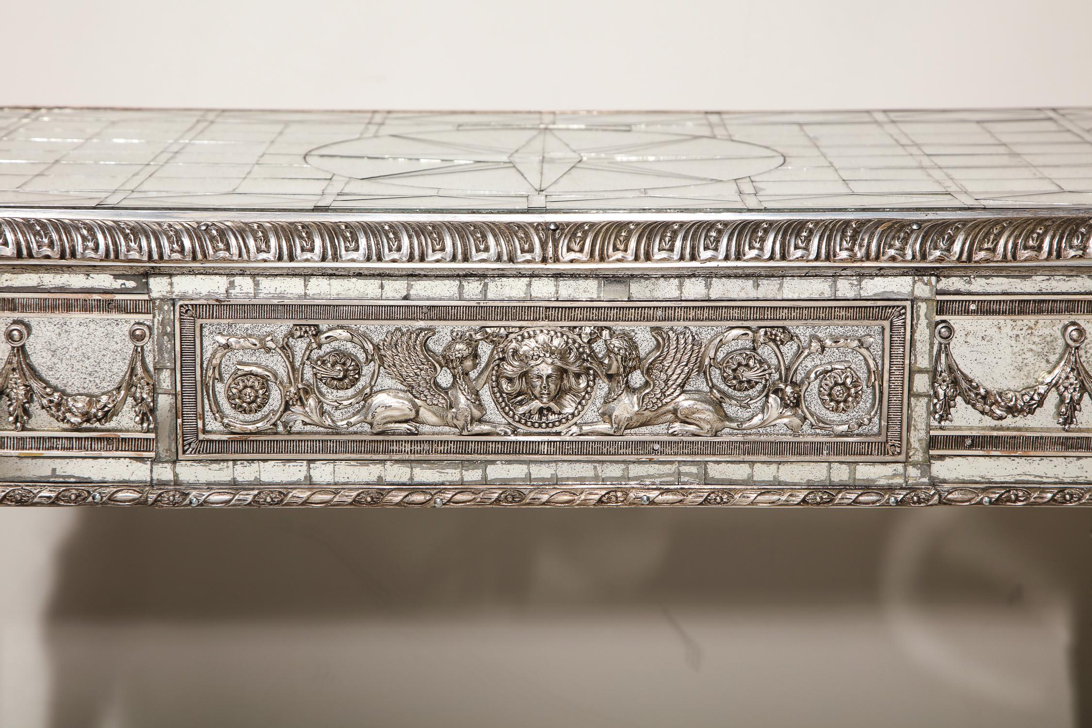 Paire de superbes tables françaises de style Louis XVI en bronze argenté et miroir vieilli en vente 3