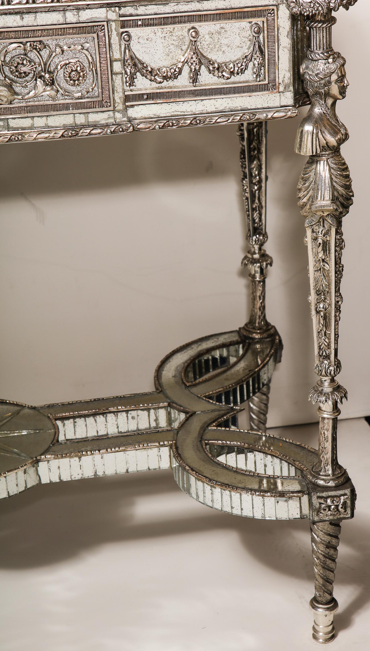 Paire de superbes tables françaises de style Louis XVI en bronze argenté et miroir vieilli en vente 4