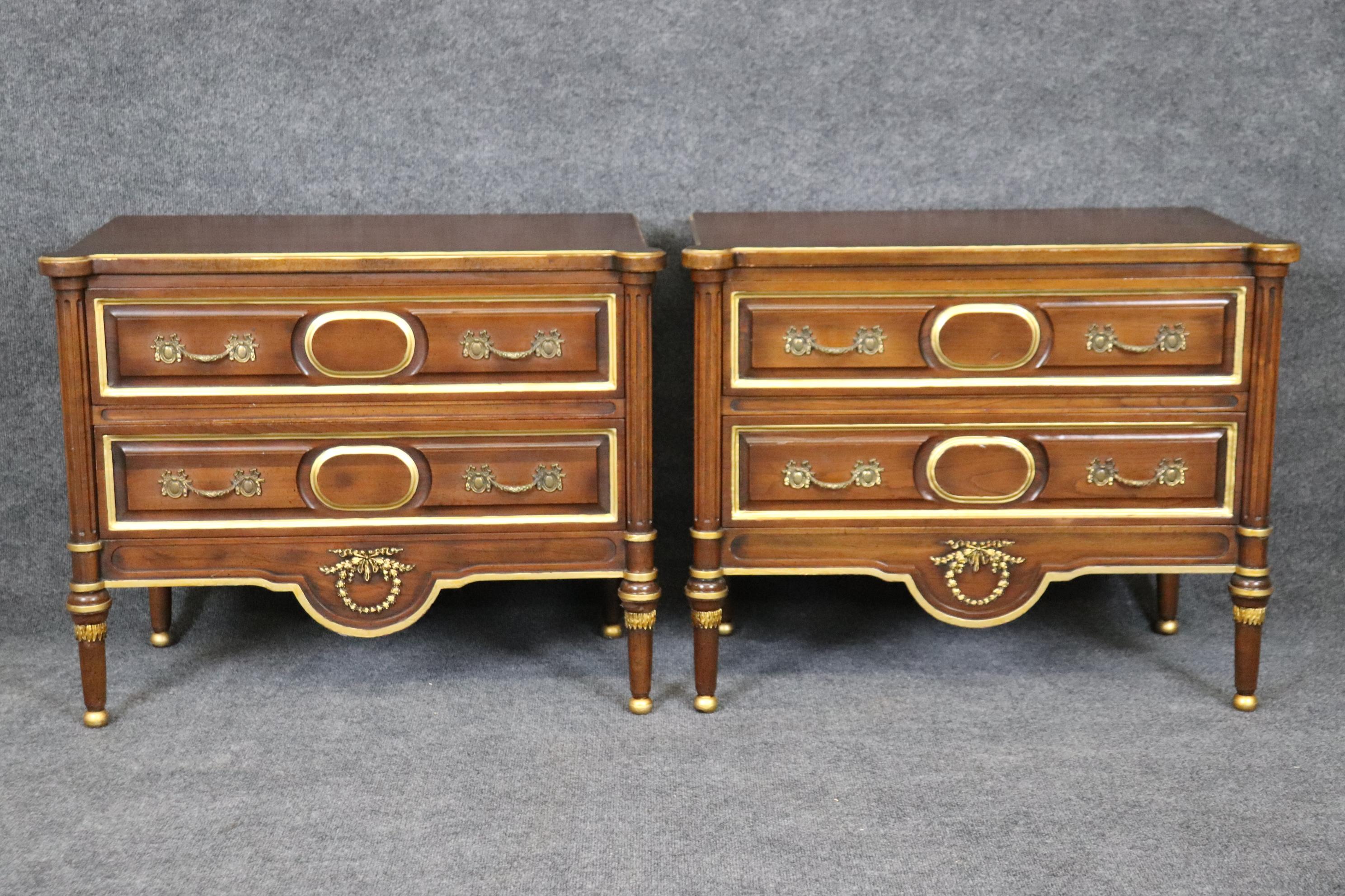 Pair of Superb Quality French Louis XVI Style Walnut and Brass Nightstands In Good Condition For Sale In Swedesboro, NJ