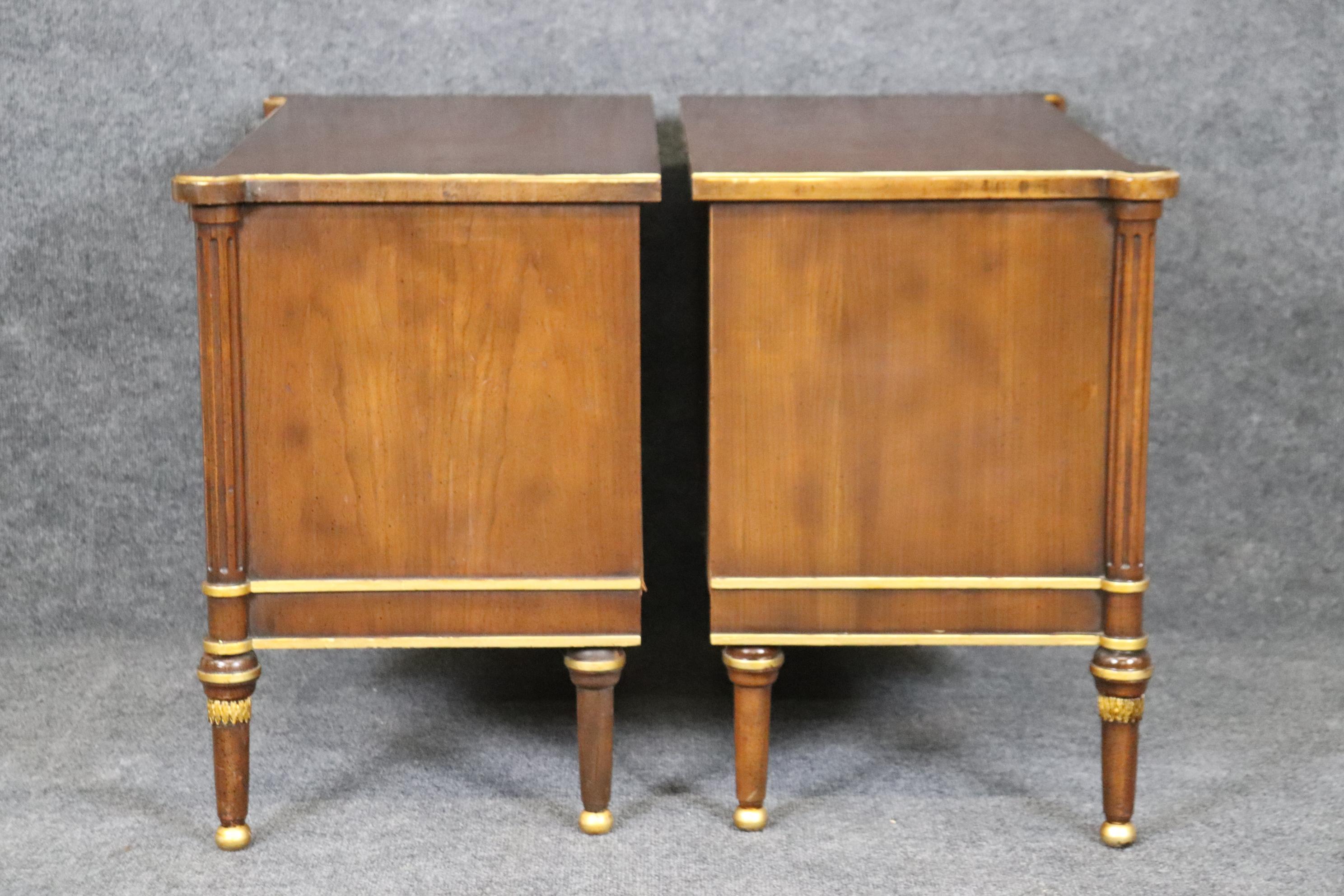 Mid-20th Century Pair of Superb Quality French Louis XVI Style Walnut and Brass Nightstands For Sale
