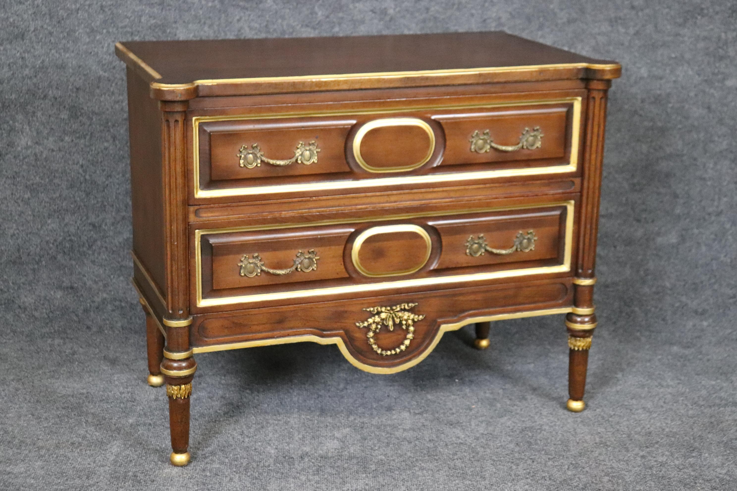 Pair of Superb Quality French Louis XVI Style Walnut and Brass Nightstands For Sale 3