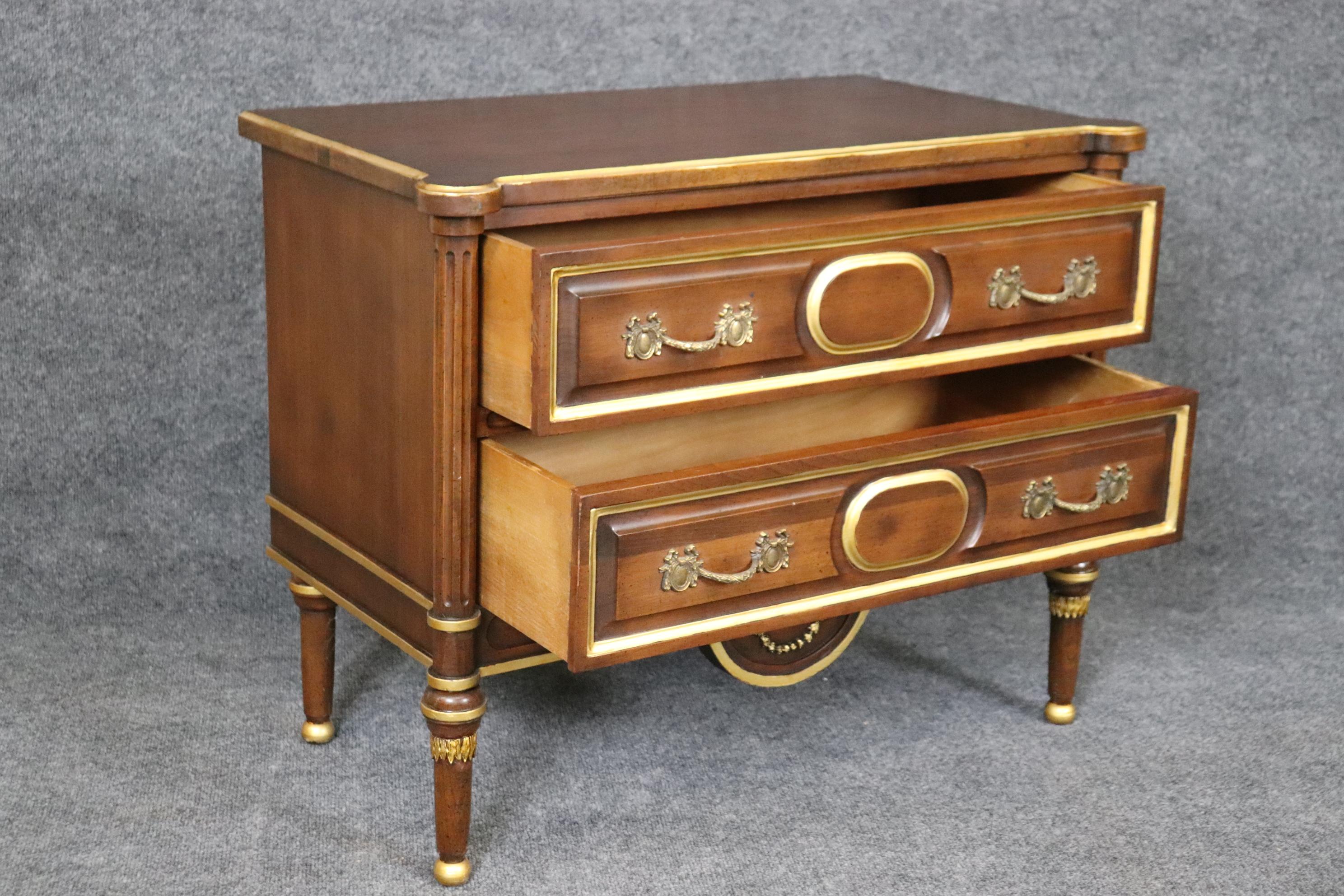 Pair of Superb Quality French Louis XVI Style Walnut and Brass Nightstands For Sale 4