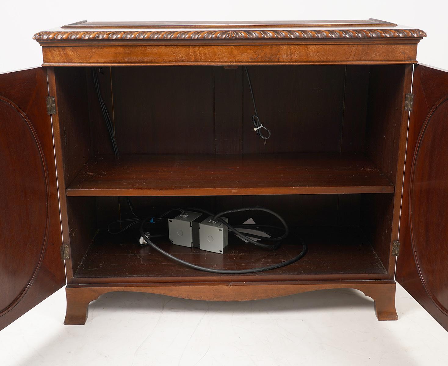 Pair of Superior English Edwardian Mahogany Glazed Door Bookcases, circa 1890 4