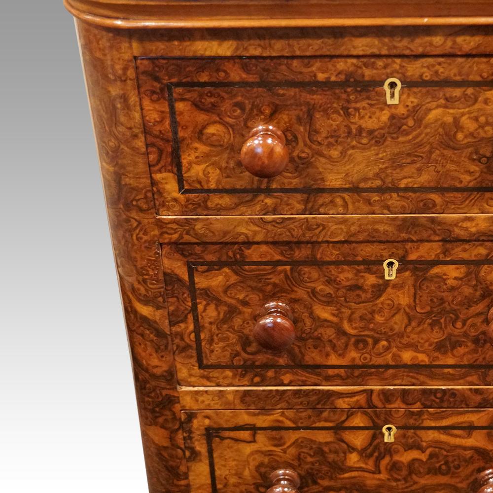 Pair of Superior Quality Victorian Burl Walnut Night Stands In Good Condition In Salisbury, GB