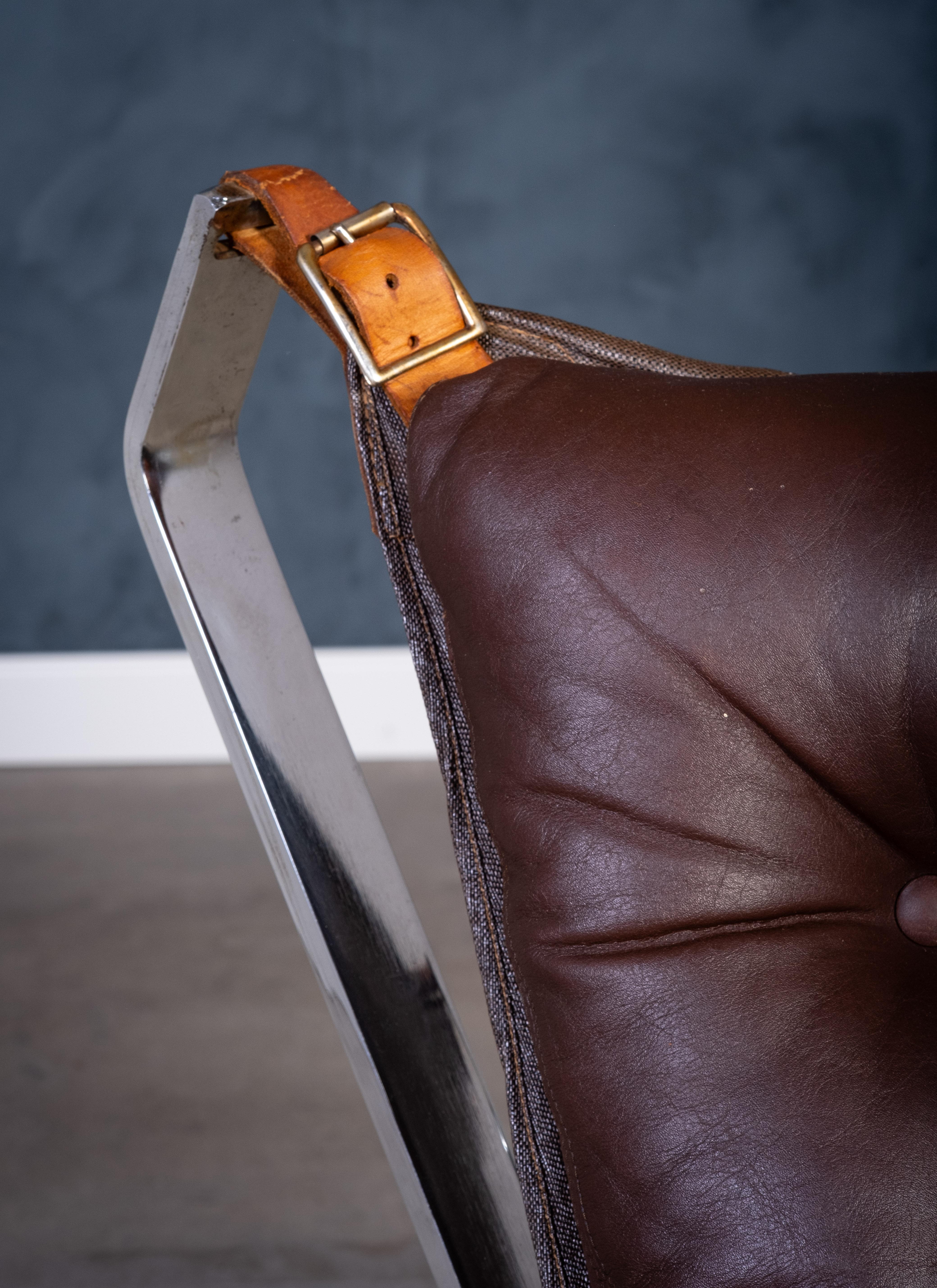 Paire de fauteuils en cuir 