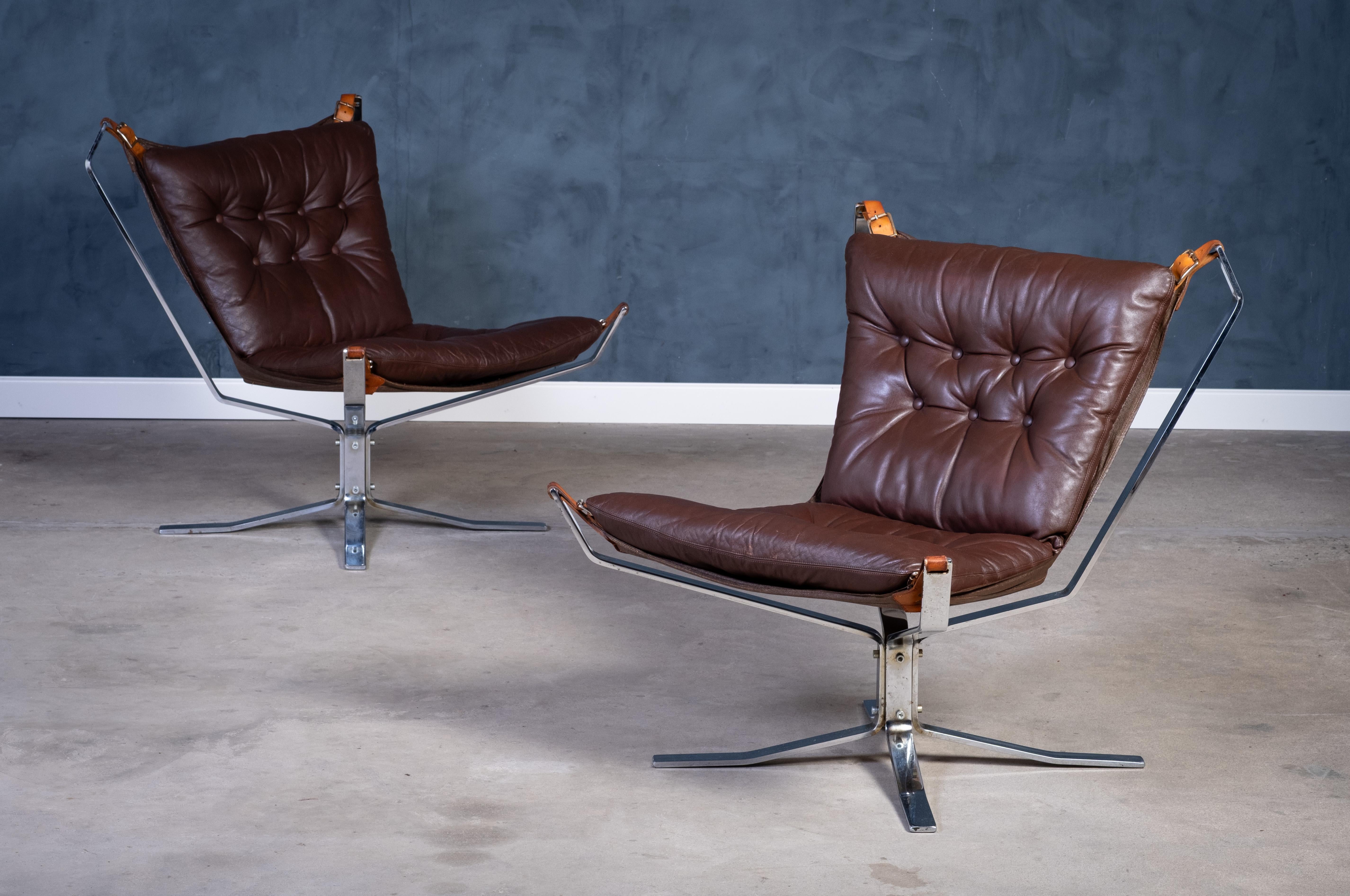 Mid-Century Modern Paire de fauteuils en cuir 