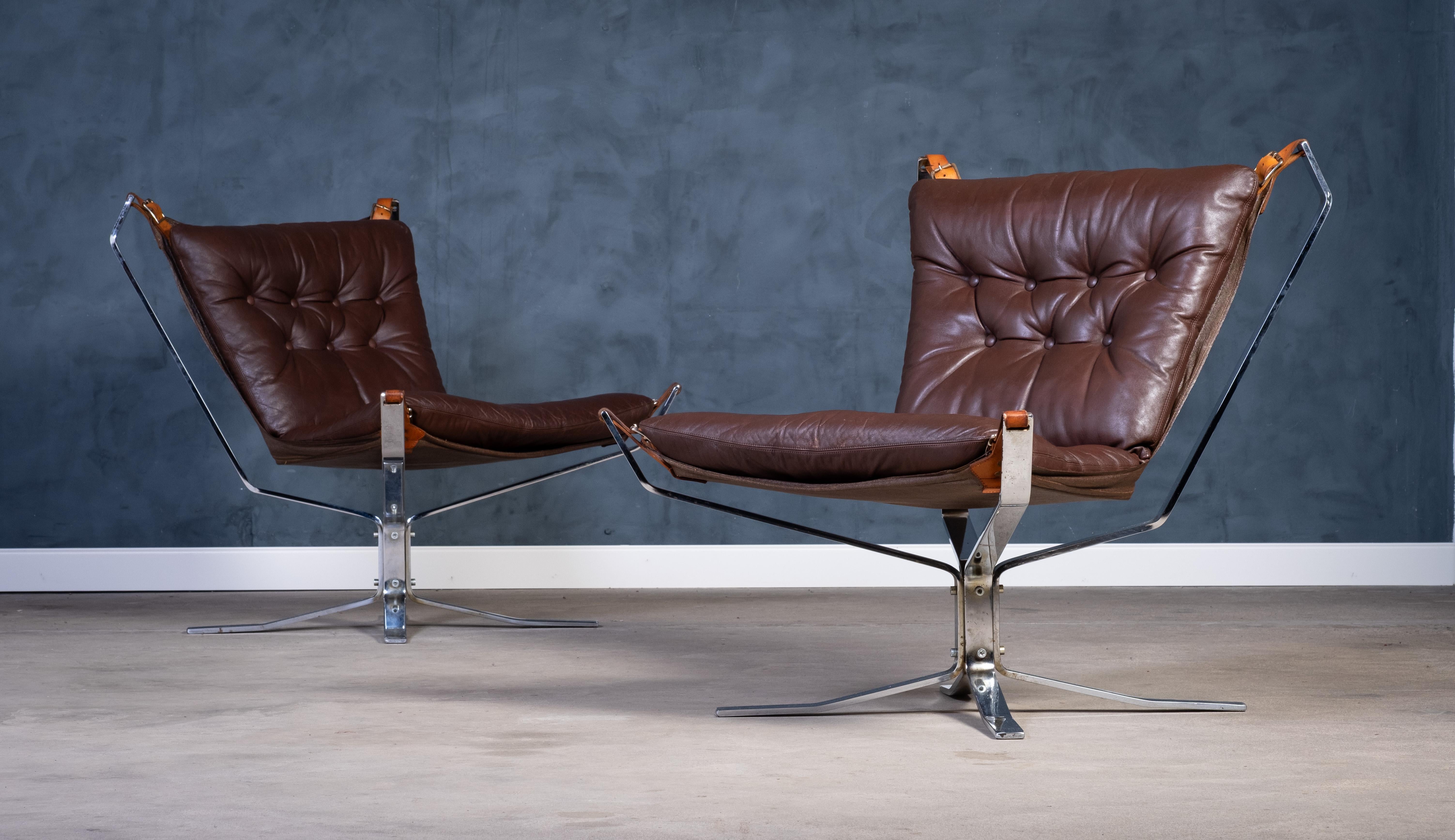 Danois Paire de fauteuils en cuir 