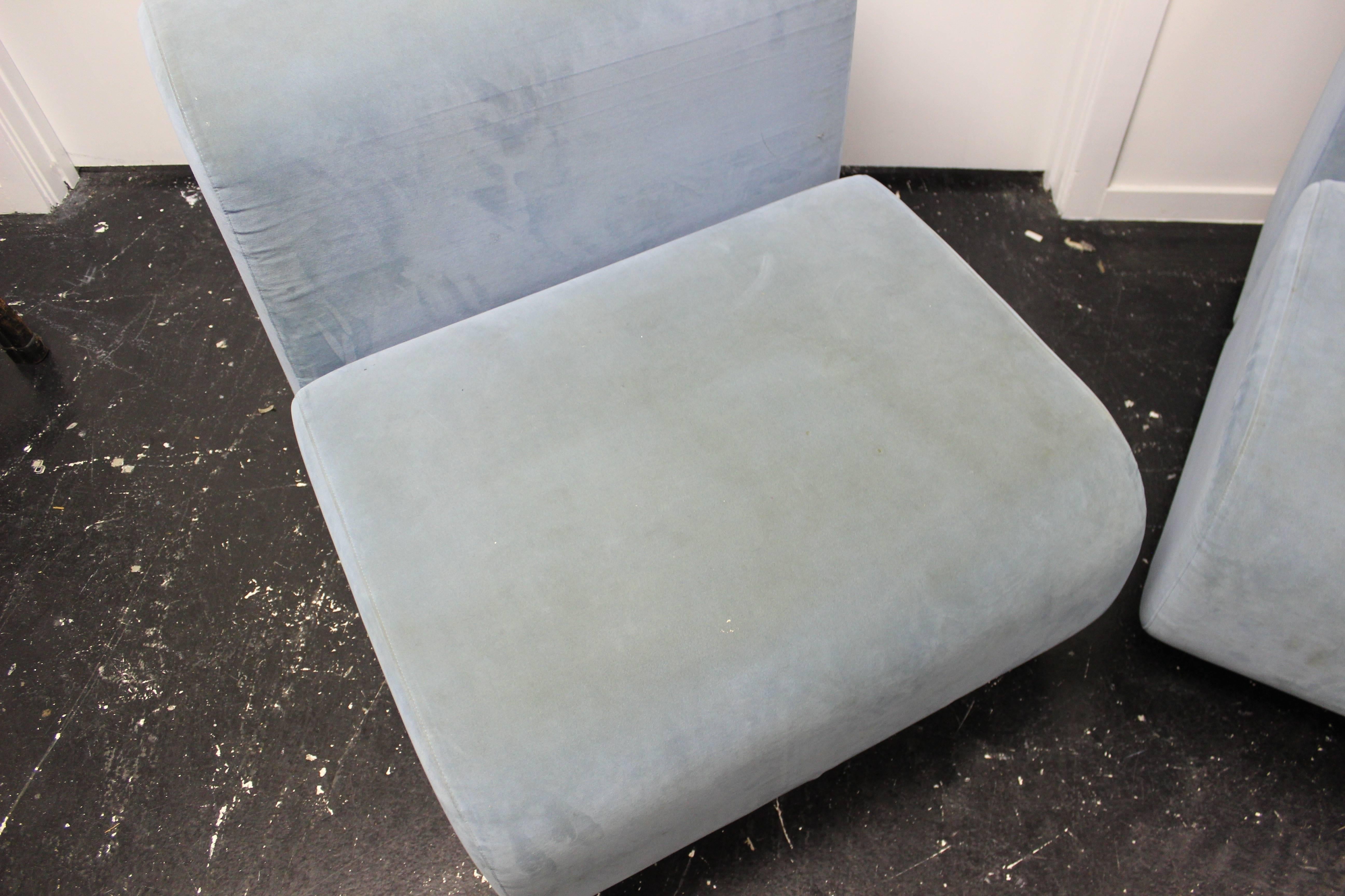 Pair of Suzanne lounge chairs by Kazuhide Takahama for Knoll.
Original Ultra Suede upholstery but it undoubtedly would benefit from freshening.