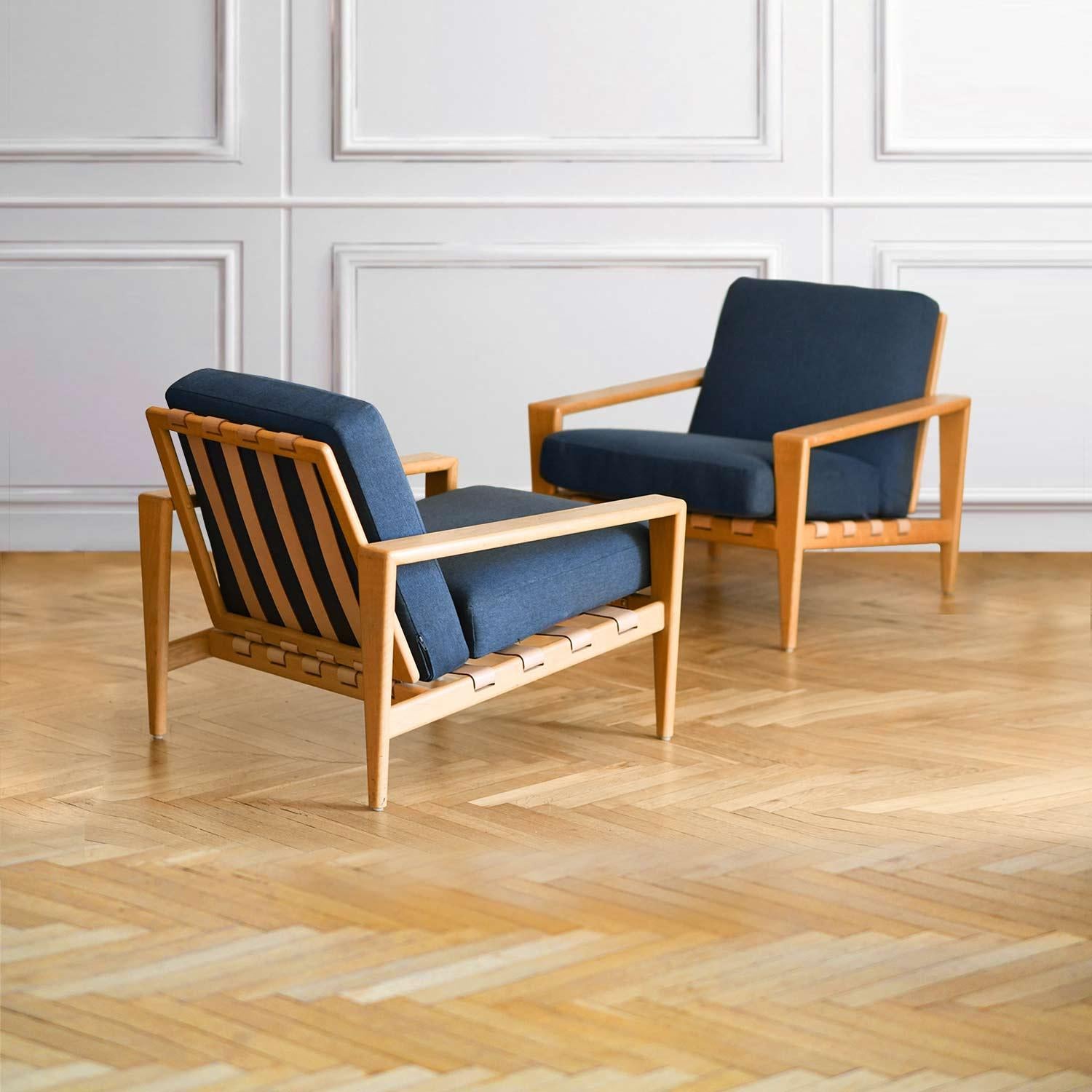 Pair of Svante Skogh 1957 “Bodo” armchairs in Swedish oak
PRODUCT DETAILS
Dimensions: 75w x 72h x 62dcm
Materials: oak wood, fabric
Production: Saffle Mobler 1957
The coordinated sofa can be purchased separately.