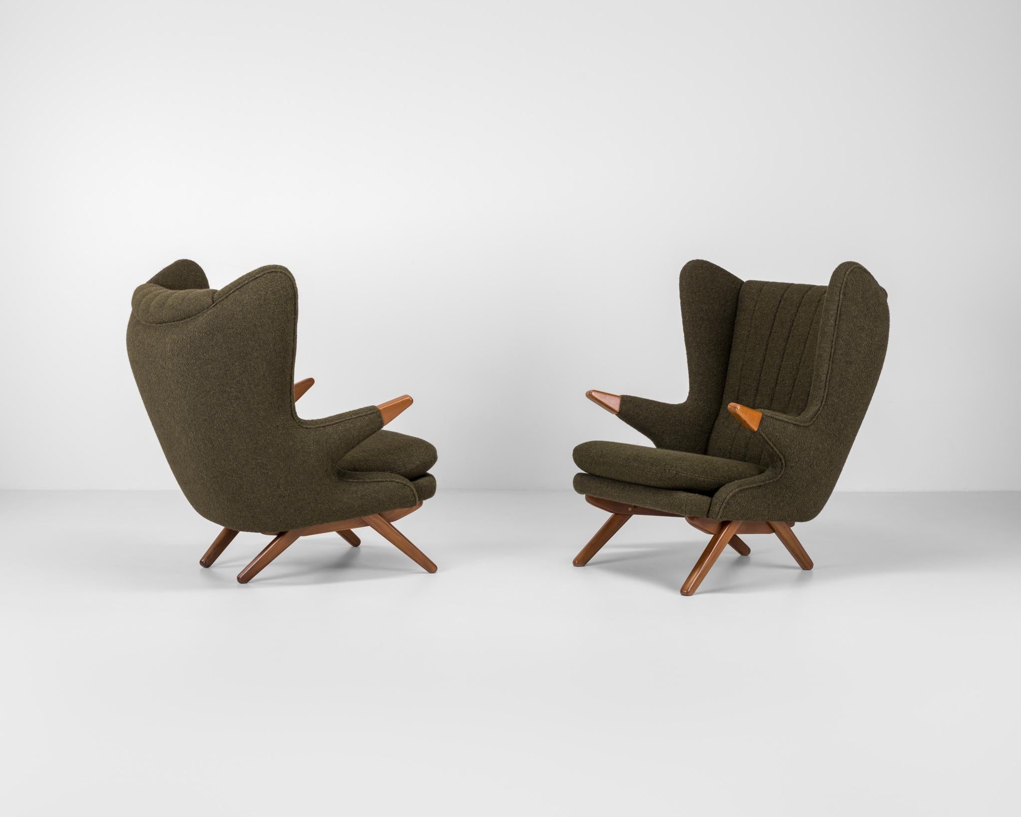 Beautifull pair of lounge chair designed by Svend Skipper and produced by Skipper Møbelfabrik in Denmark circa 1950's. 

The design was created in 1956 and often referred as 