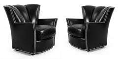 Paire de fauteuils club contemporains en cuir noir de Swaim