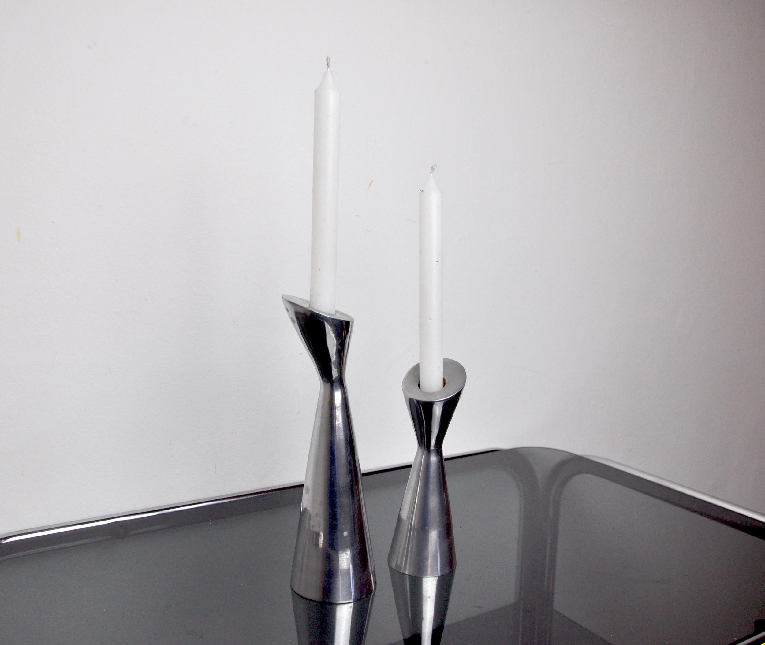 Pair of Swan Candlesticks by Matthew Hilton, England, 1980 In Good Condition For Sale In BARCELONA, ES