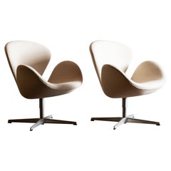 Pair of Swan Chairs by Arne Jacobsen for Fritz Hansen, Denmark