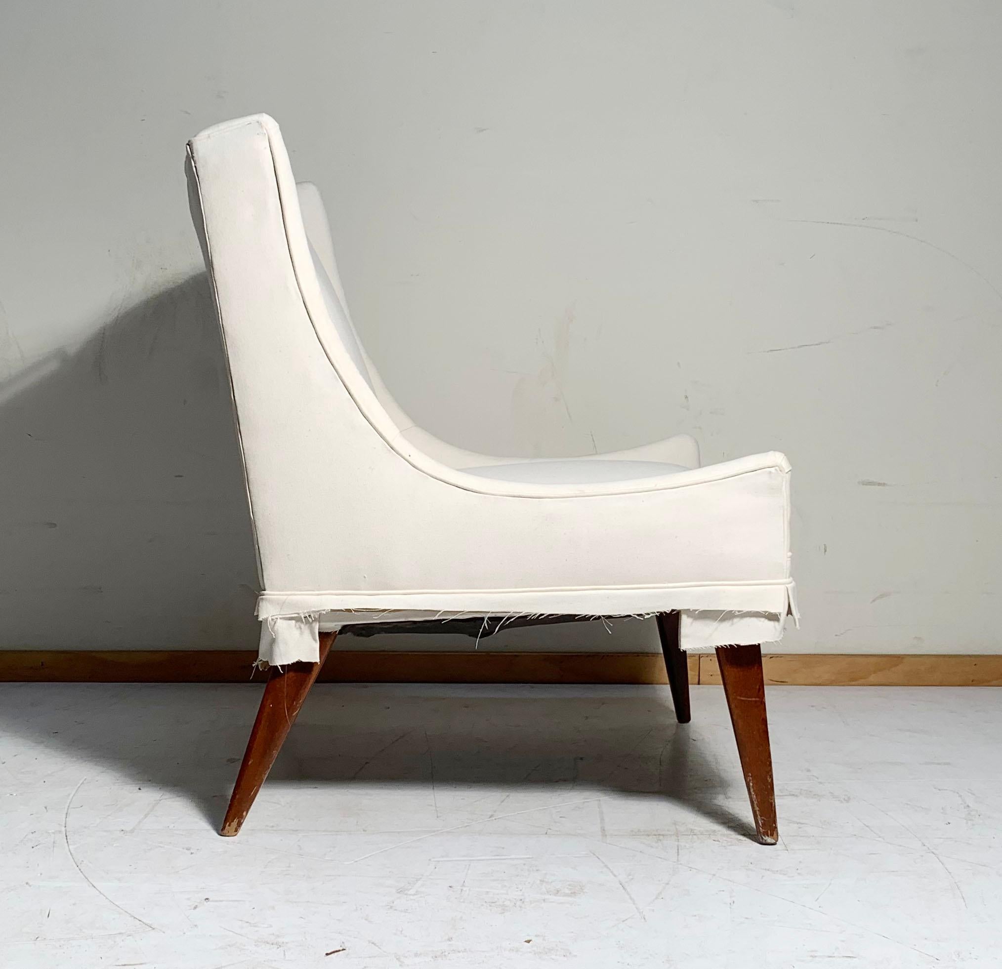 Paar schicke Vintage Lounge Stühle mit Messinggriffen (Moderne der Mitte des Jahrhunderts) im Angebot