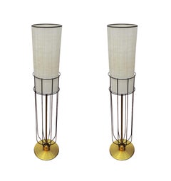 Paire de lampadaires rétro chic des années 1950, de style « Mid-Century Modern », en laiton et noir