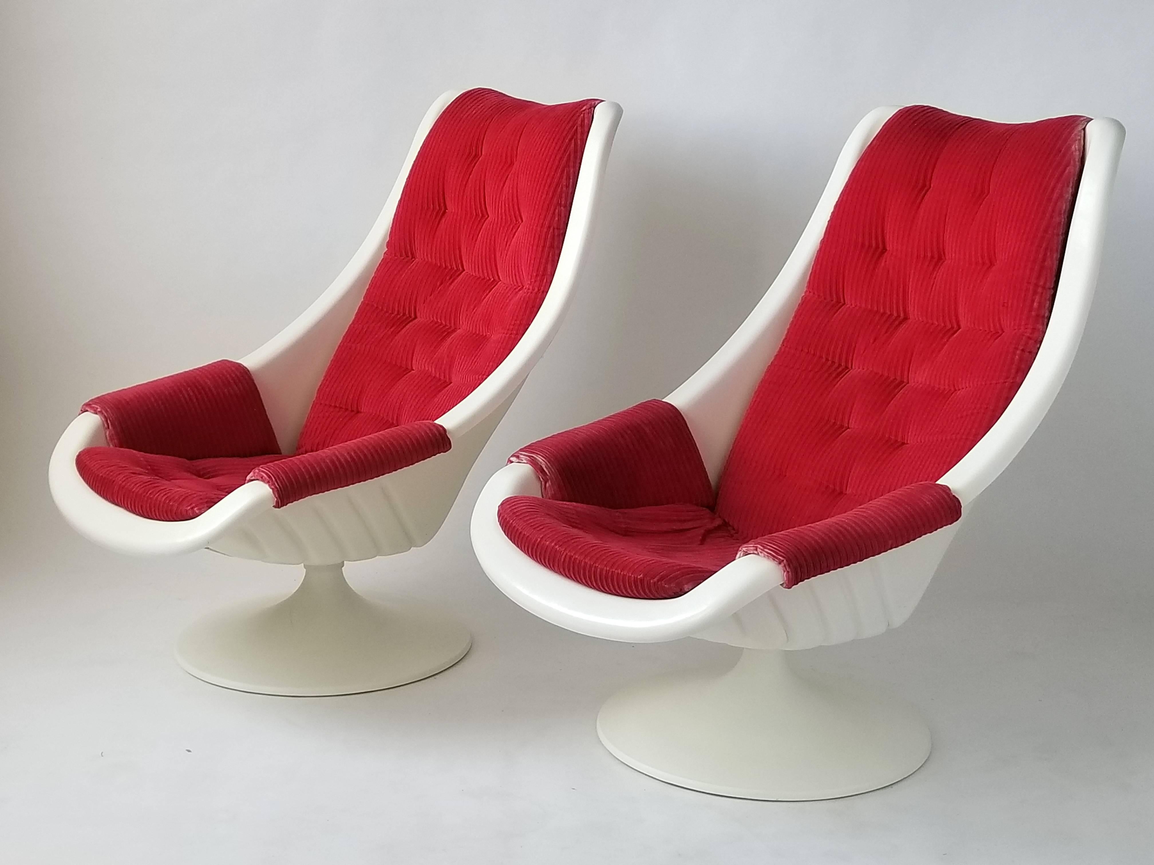 Rare pair of Space Age swivel lounge chair from Swedfurn Slatta Mobler Ab Mfg.

Made of a molded plastic shell mounted on a swivel platform. 

Original 1970s red ribbed velvet fabric with normal wear. 

Extremely comfortable with excellent ergonomy.