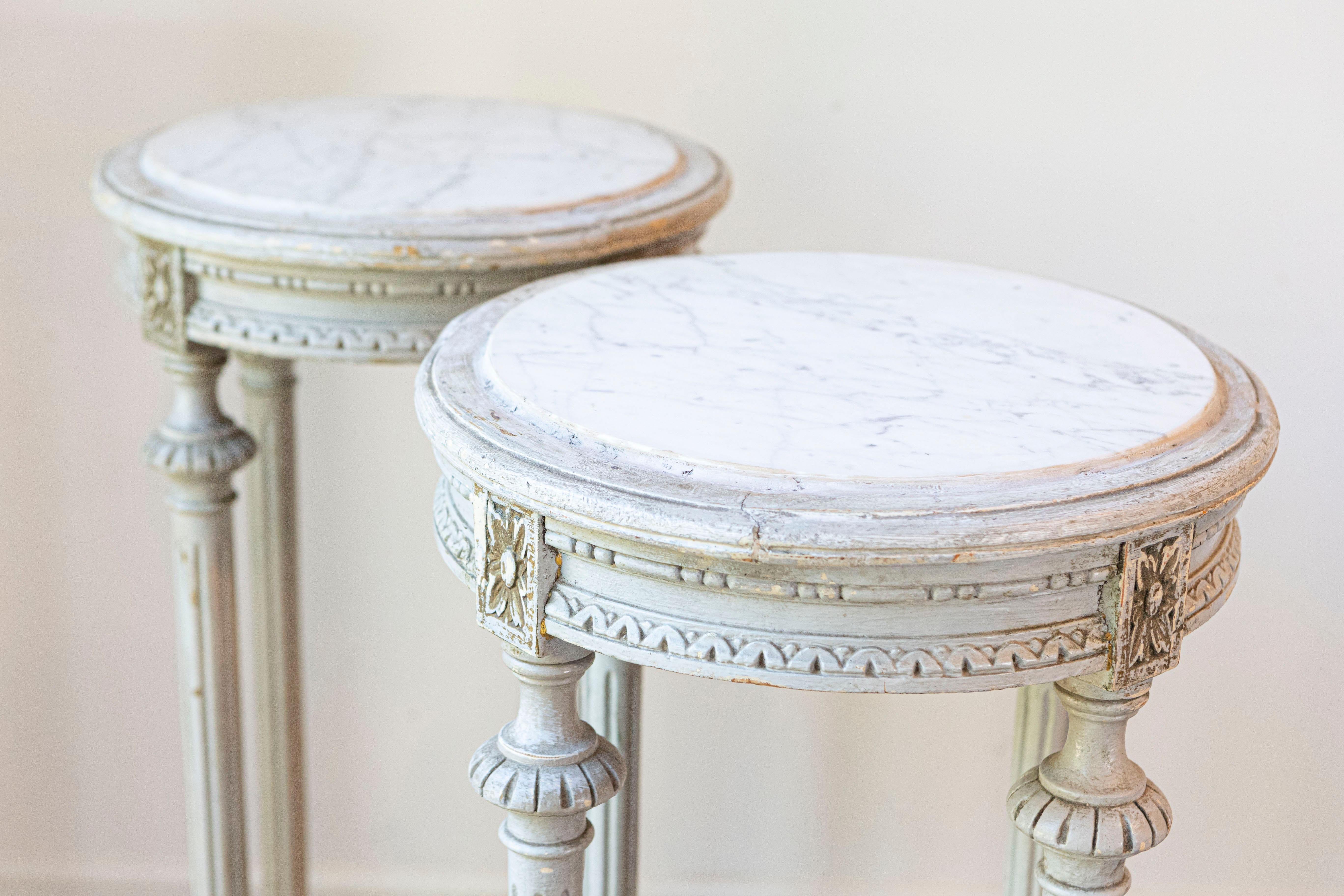 Pair of Swedish 1830s Neoclassical Painted Pedestal Stands with Carrara Marble For Sale 5