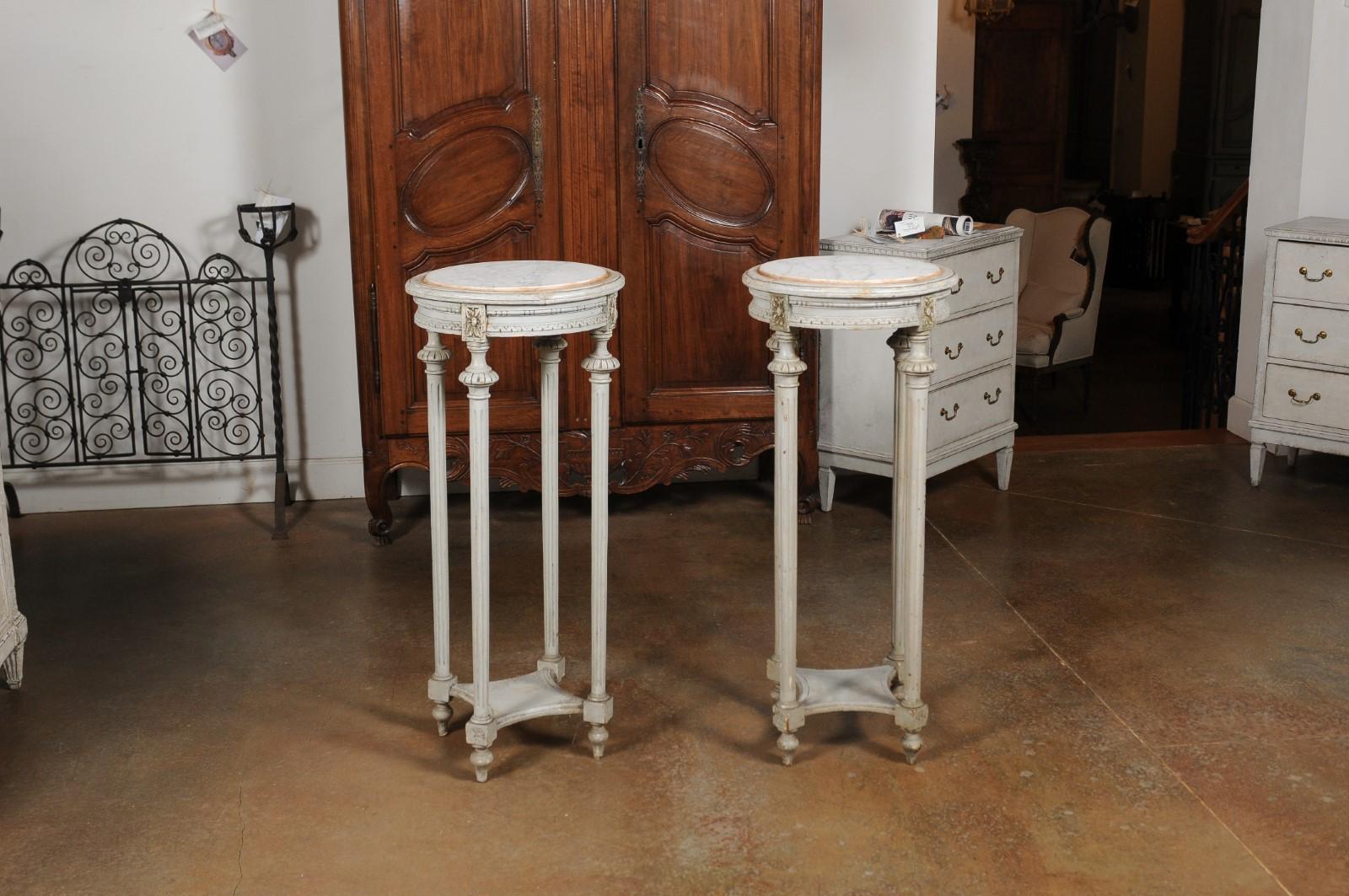 Carved Pair of Swedish 1830s Neoclassical Painted Pedestal Stands with Carrara Marble For Sale