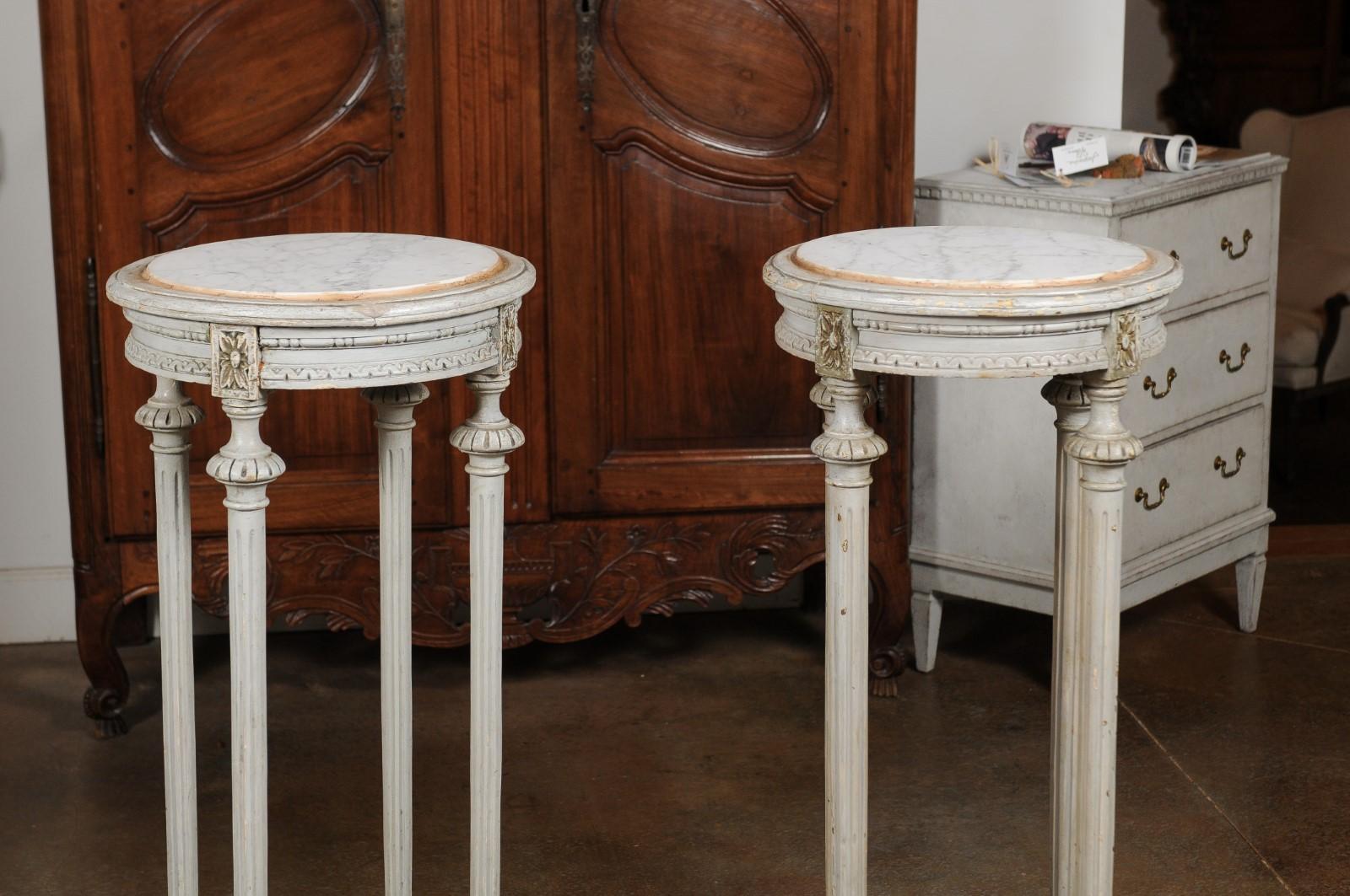 Pair of Swedish 1830s Neoclassical Painted Pedestal Stands with Carrara Marble In Good Condition For Sale In Atlanta, GA