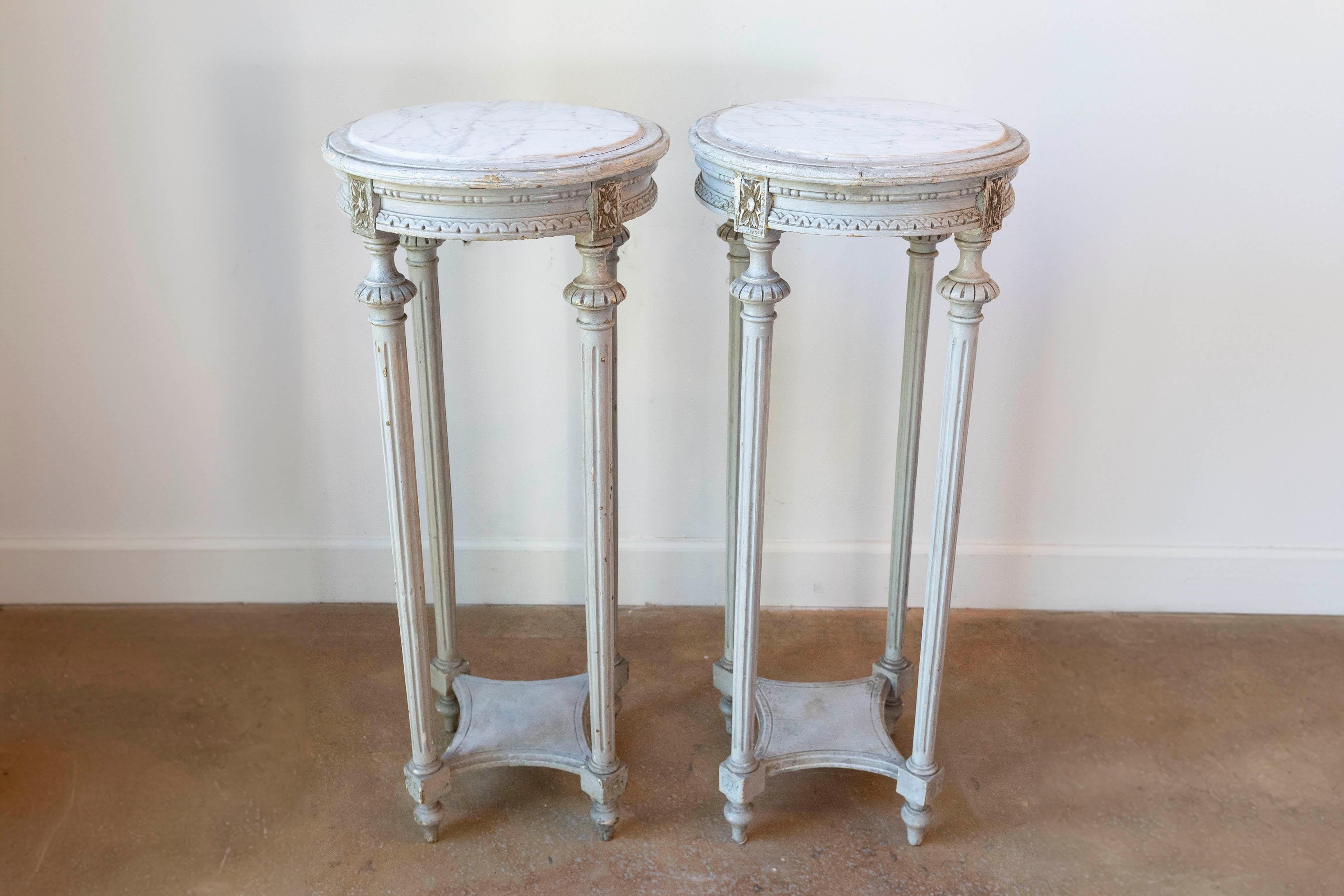 Pair of Swedish 1830s Neoclassical Painted Pedestal Stands with Carrara Marble In Good Condition For Sale In Atlanta, GA