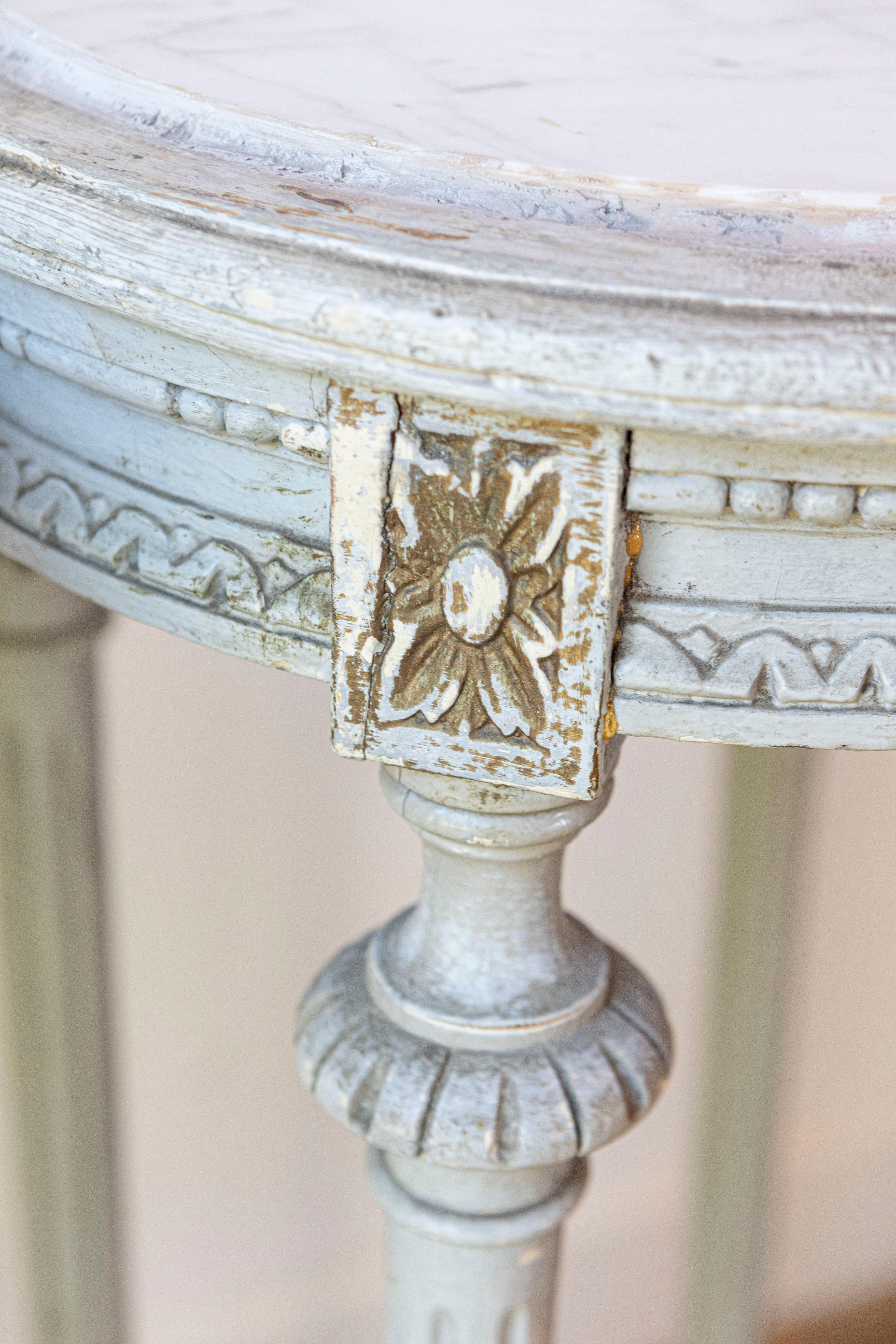 19th Century Pair of Swedish 1830s Neoclassical Painted Pedestal Stands with Carrara Marble For Sale