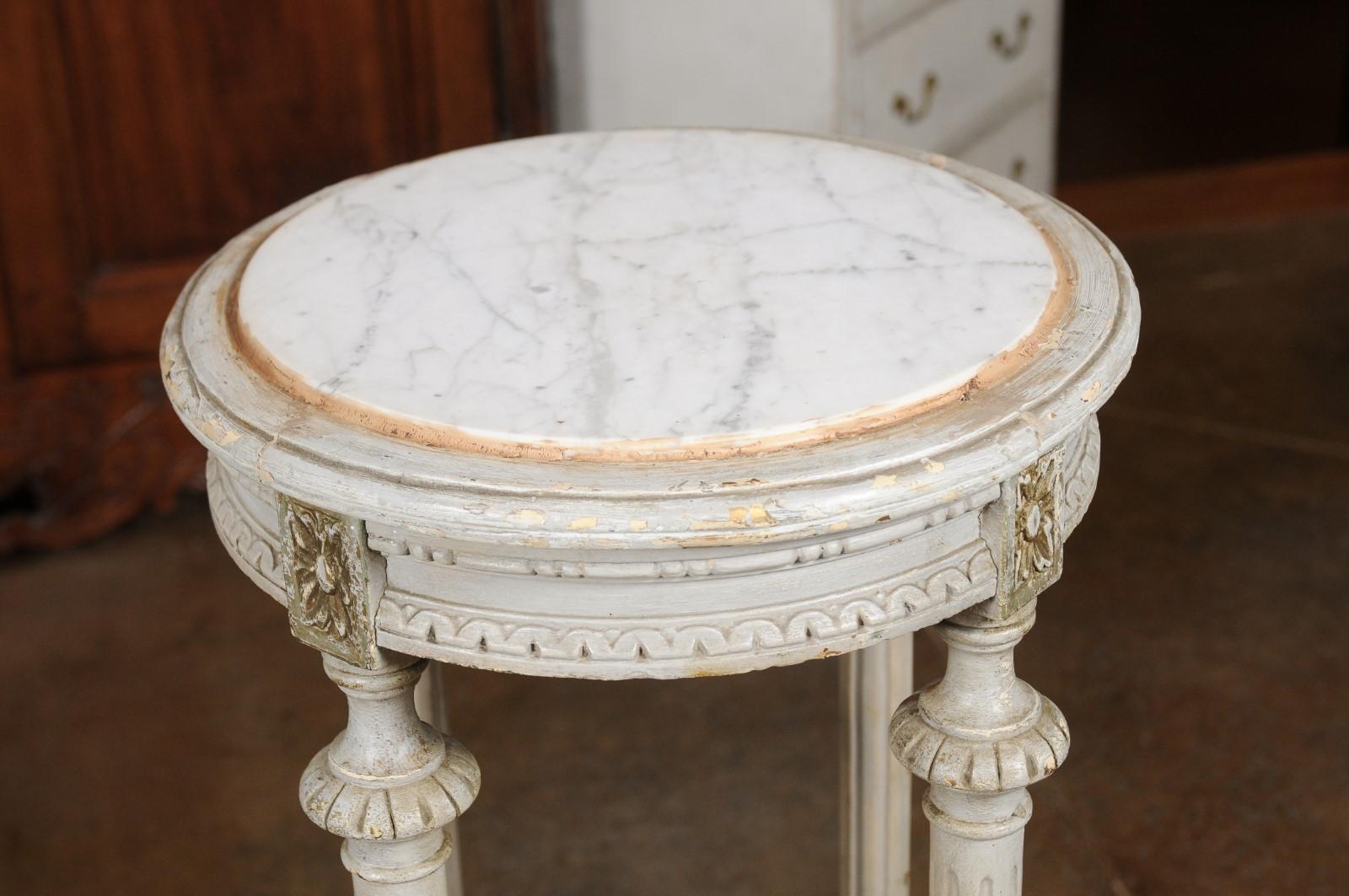 Pair of Swedish 1830s Neoclassical Painted Pedestal Stands with Carrara Marble For Sale 2