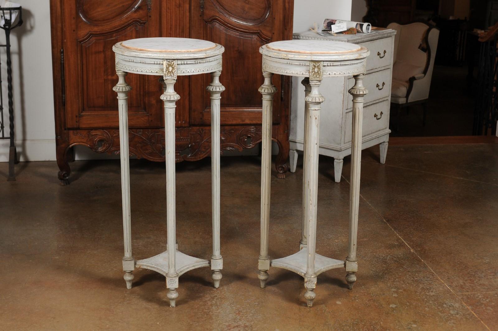 Pair of Swedish 1830s Neoclassical Painted Pedestal Stands with Carrara Marble For Sale 4