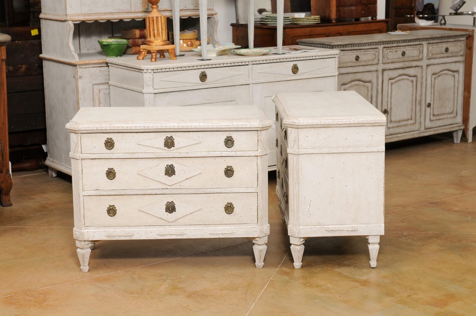 Pair of Swedish 1890s Painted Wood Gustavian Style Three-Drawer Chests 8