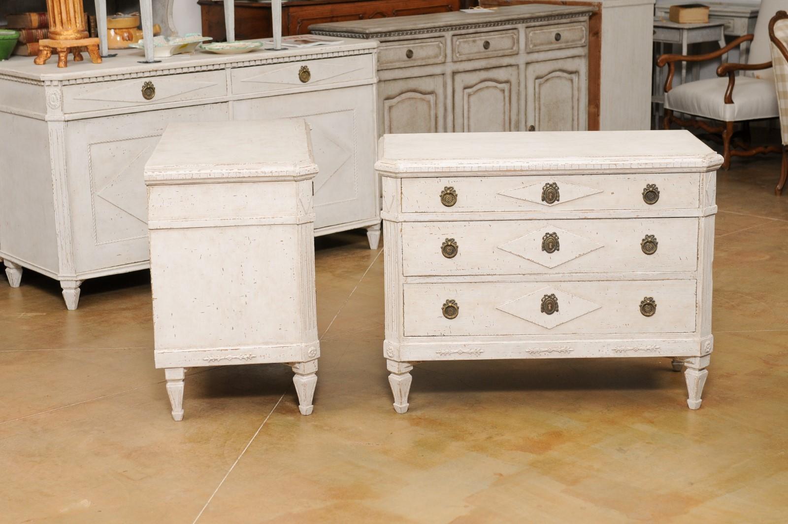 Pair of Swedish 1890s Painted Wood Gustavian Style Three-Drawer Chests 4