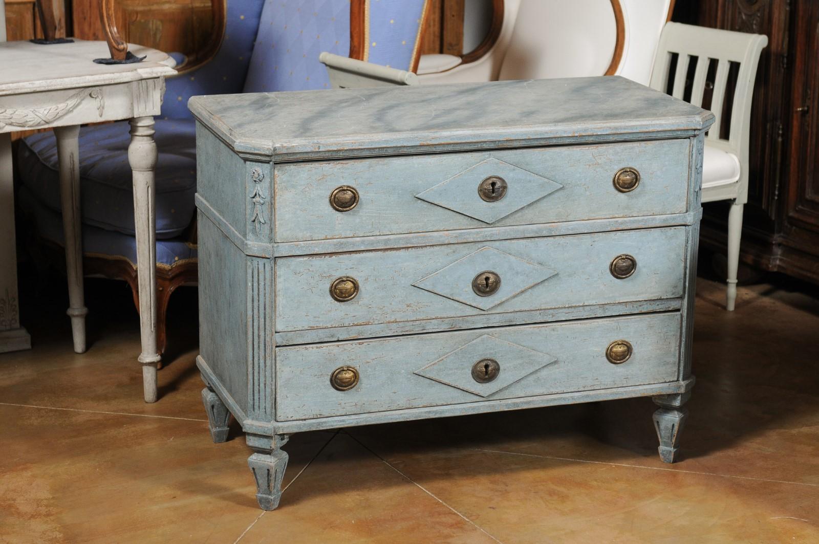 Pair of Swedish 1900s Gustavian Style Blue Grey Painted Three-Drawer Chests 6