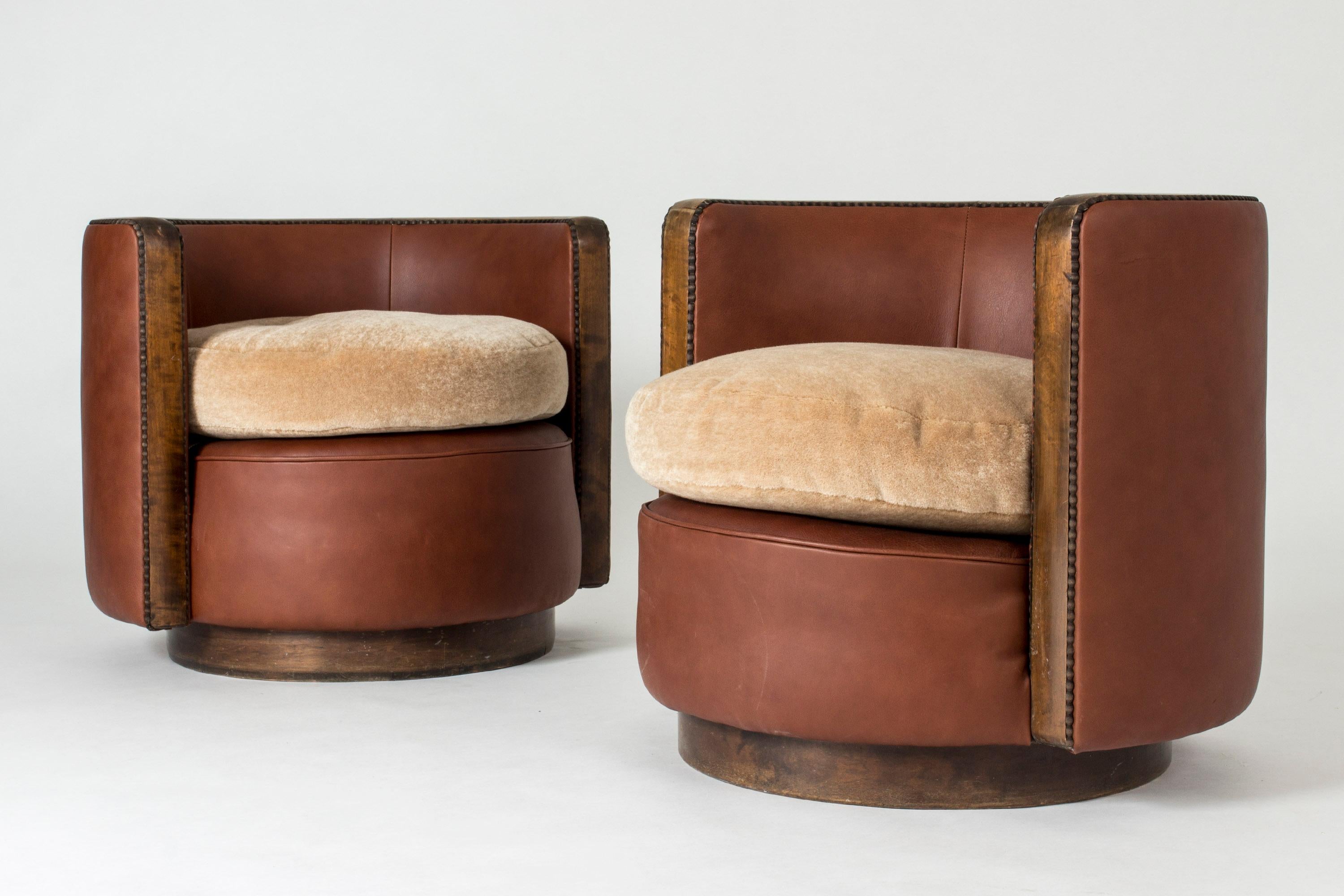Pair of Swedish 1930s Leather and Mohair Lounge Chairs In Good Condition In Stockholm, SE