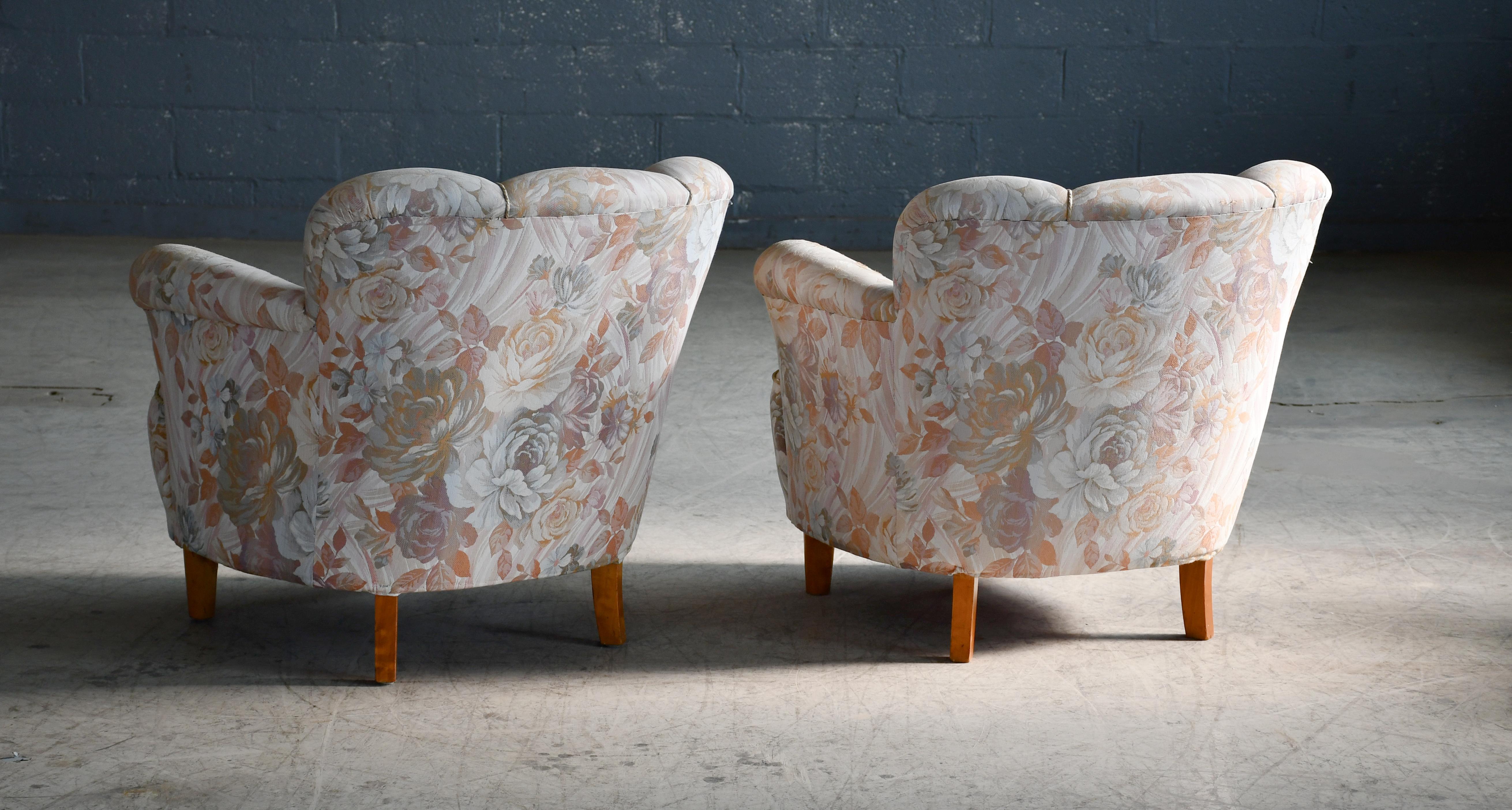 Laine Paire de chaises longues suédoises de taille moyenne des années 1940 dans le style de Carl-Johan Boman en vente