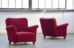 Paar schwedische Clubsessel mittlerer Größe aus den 1940er Jahren mit glatten Rückenlehnen