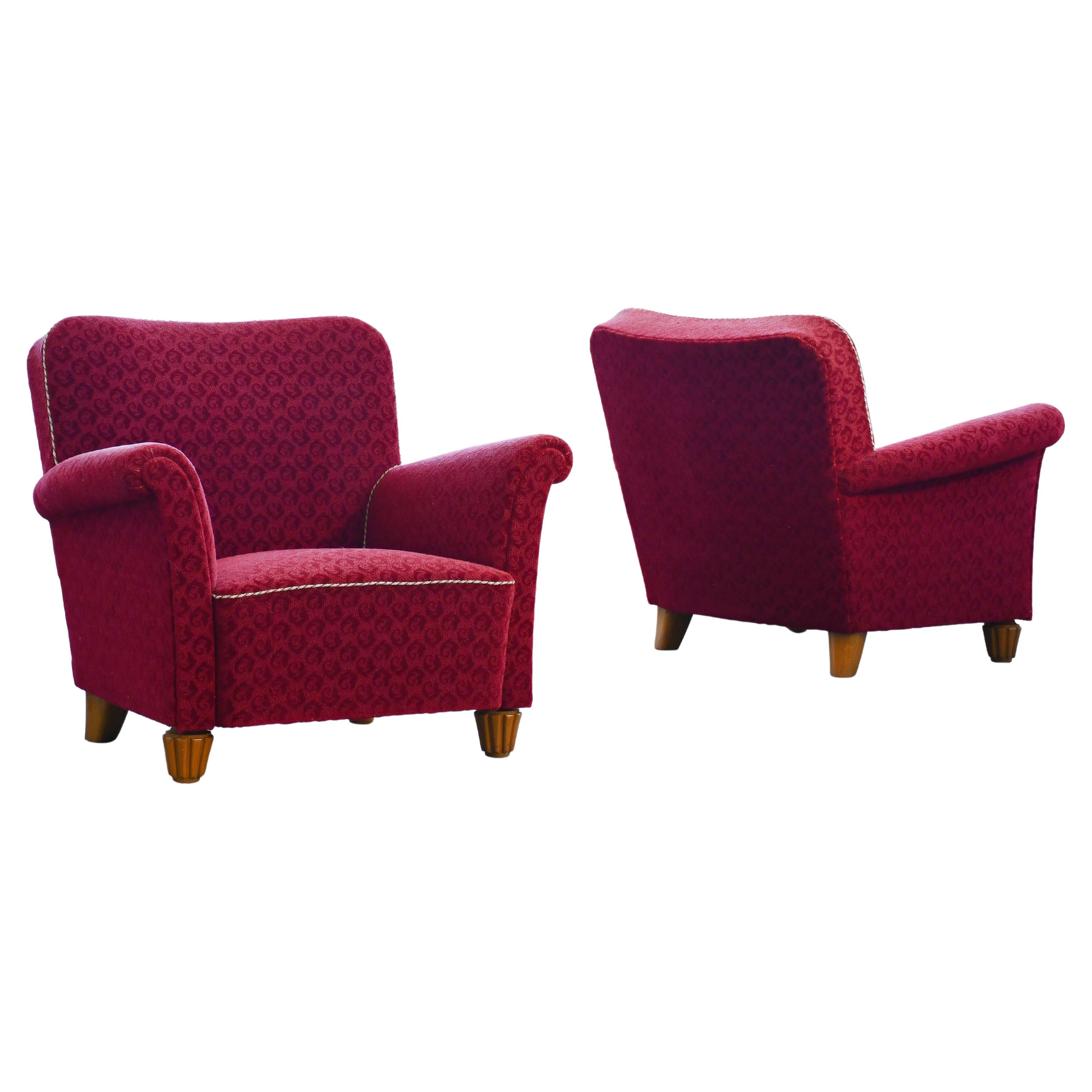 Pair of Swedish 1940s Mid-size Low Back Club Chairs with Smooth Backrests For Sale