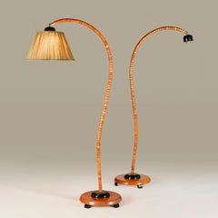 Coppia di lampade da terra svedesi a collo d'oca regolabili in legno di faggio degli anni '70 di Markslöjd