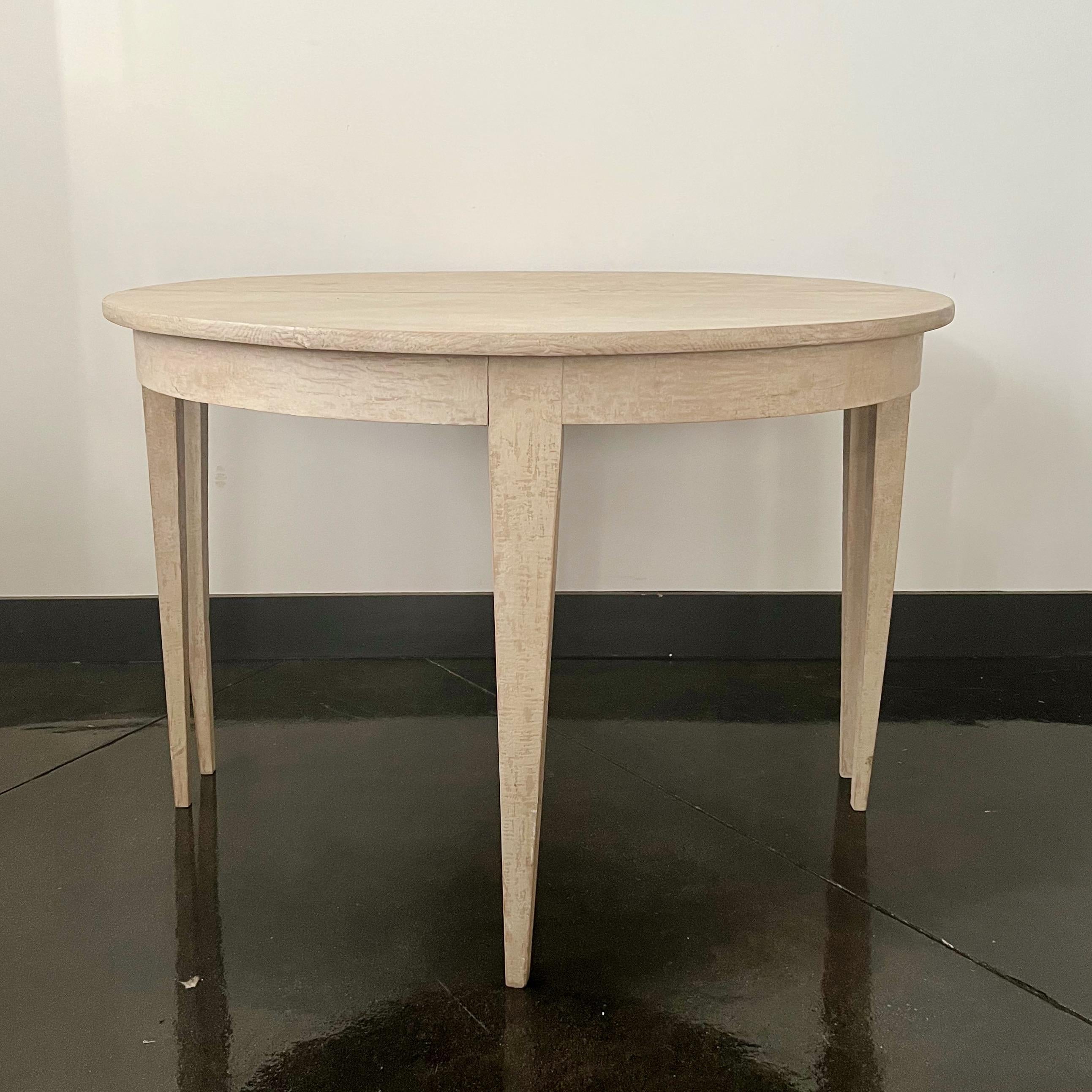 Schwedische Demi-Lune-Tische des 19. Jahrhunderts, Paar (Kiefernholz) im Angebot