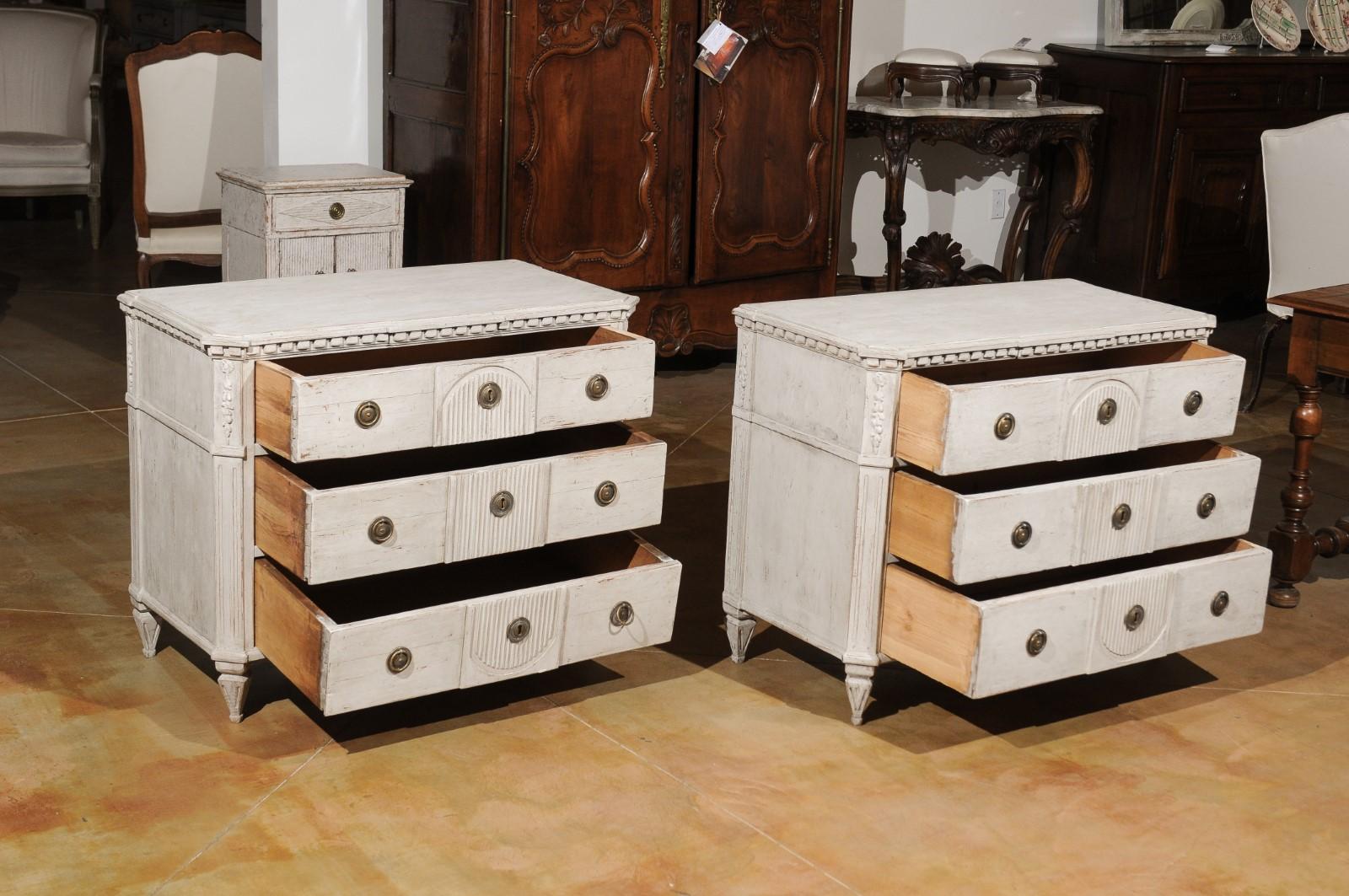 Pair of Swedish 20th Century Gustavian Style Painted Chests with Reeded Accents (Gemalt)