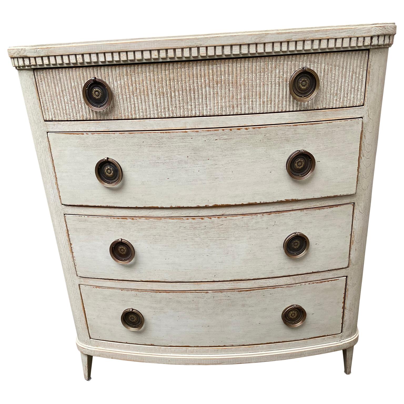 pair of chest of drawers