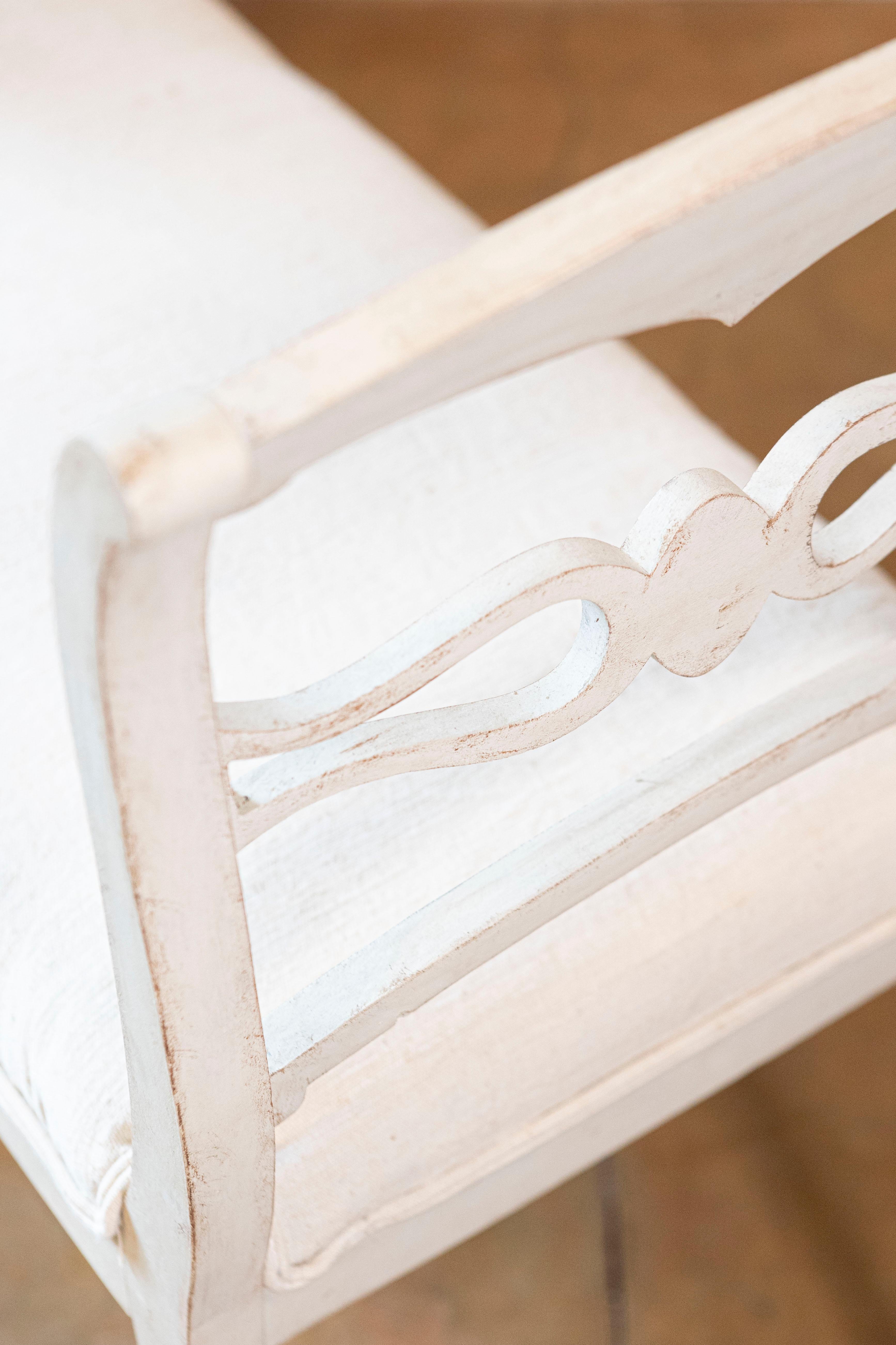Tissu d'ameublement Paire de bancs de fenêtres suédois en bois peint du 19ème siècle en vente