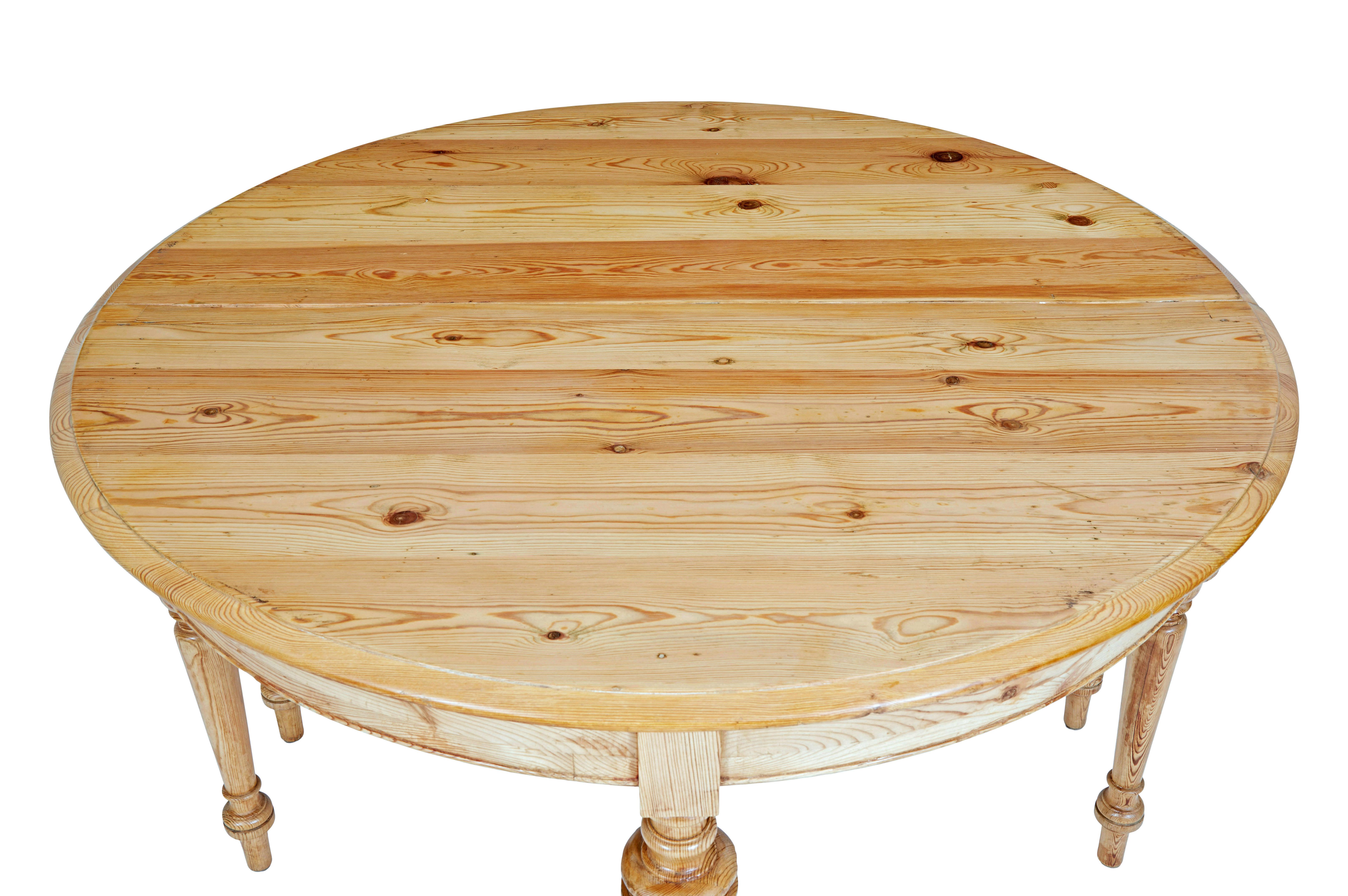 Suédois Paire de tables d'appoint en pin demi-lune suédoises du XIXe siècle en vente