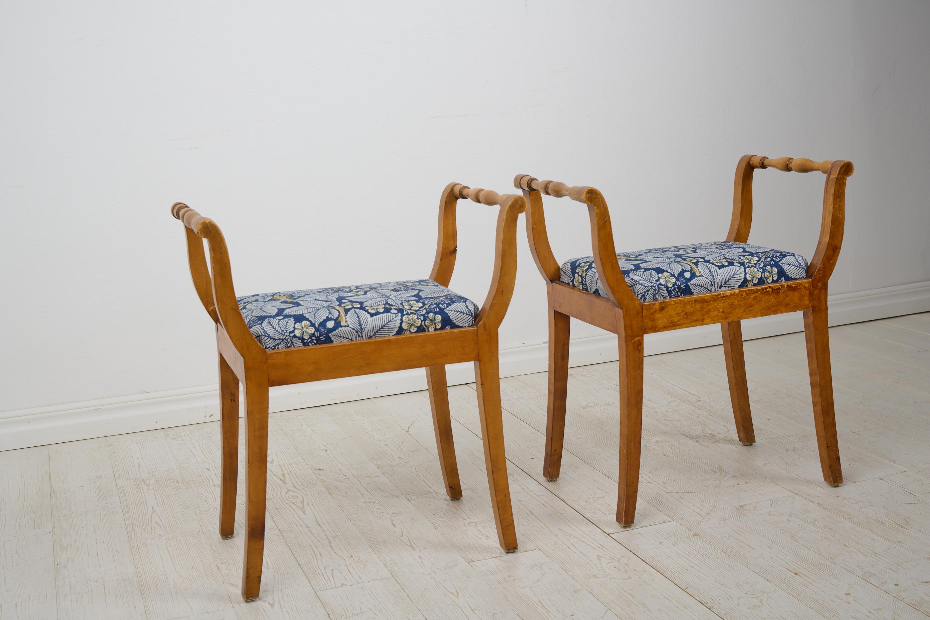 Pareja de Taburetes Taboret Suecos Antiguos de la Época Imperio en Abedul Amarillo en Bueno estado para la venta en Kramfors, SE