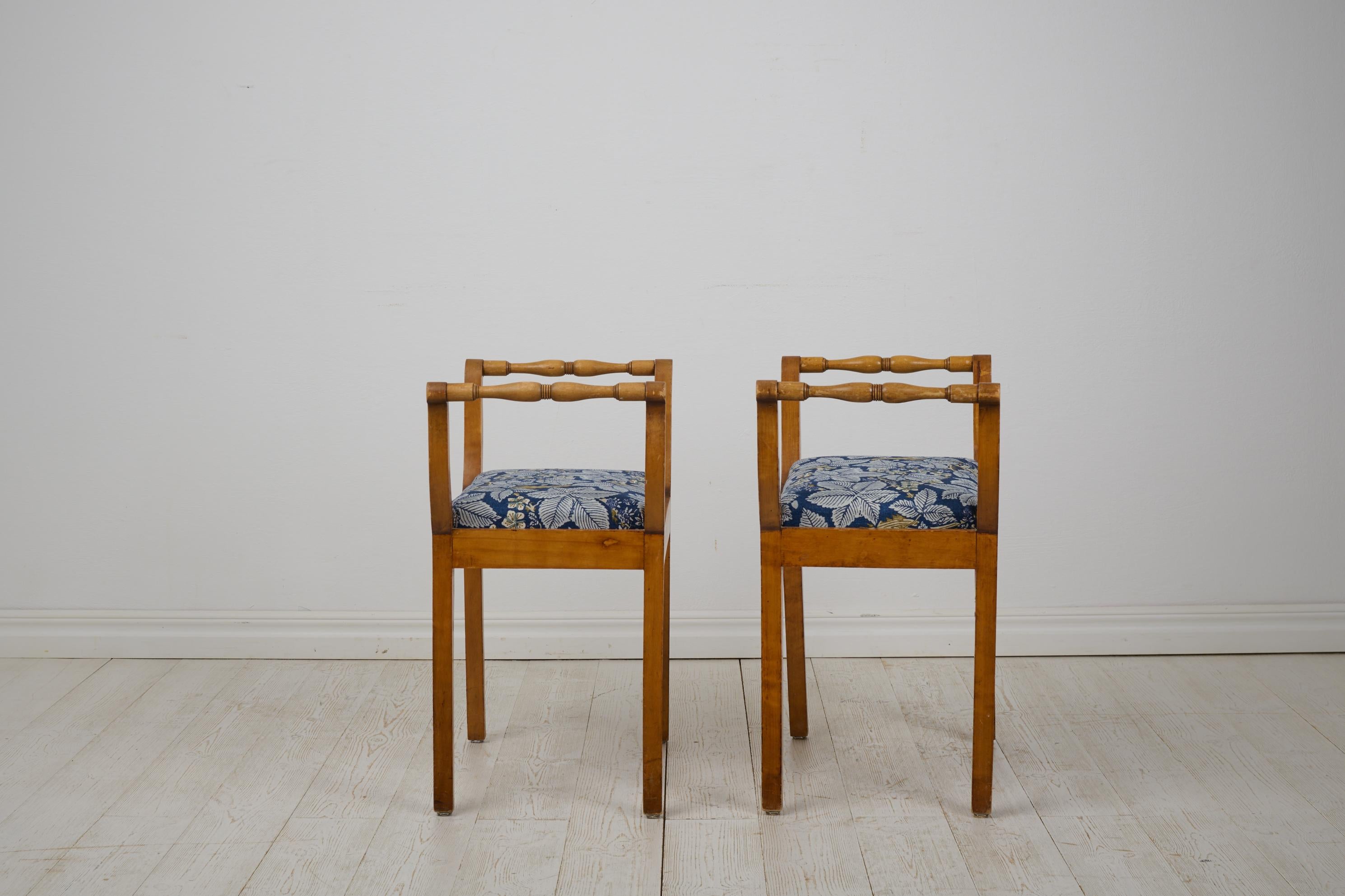 Pareja de Taburetes Taboret Suecos Antiguos de la Época Imperio en Abedul Amarillo en venta 1