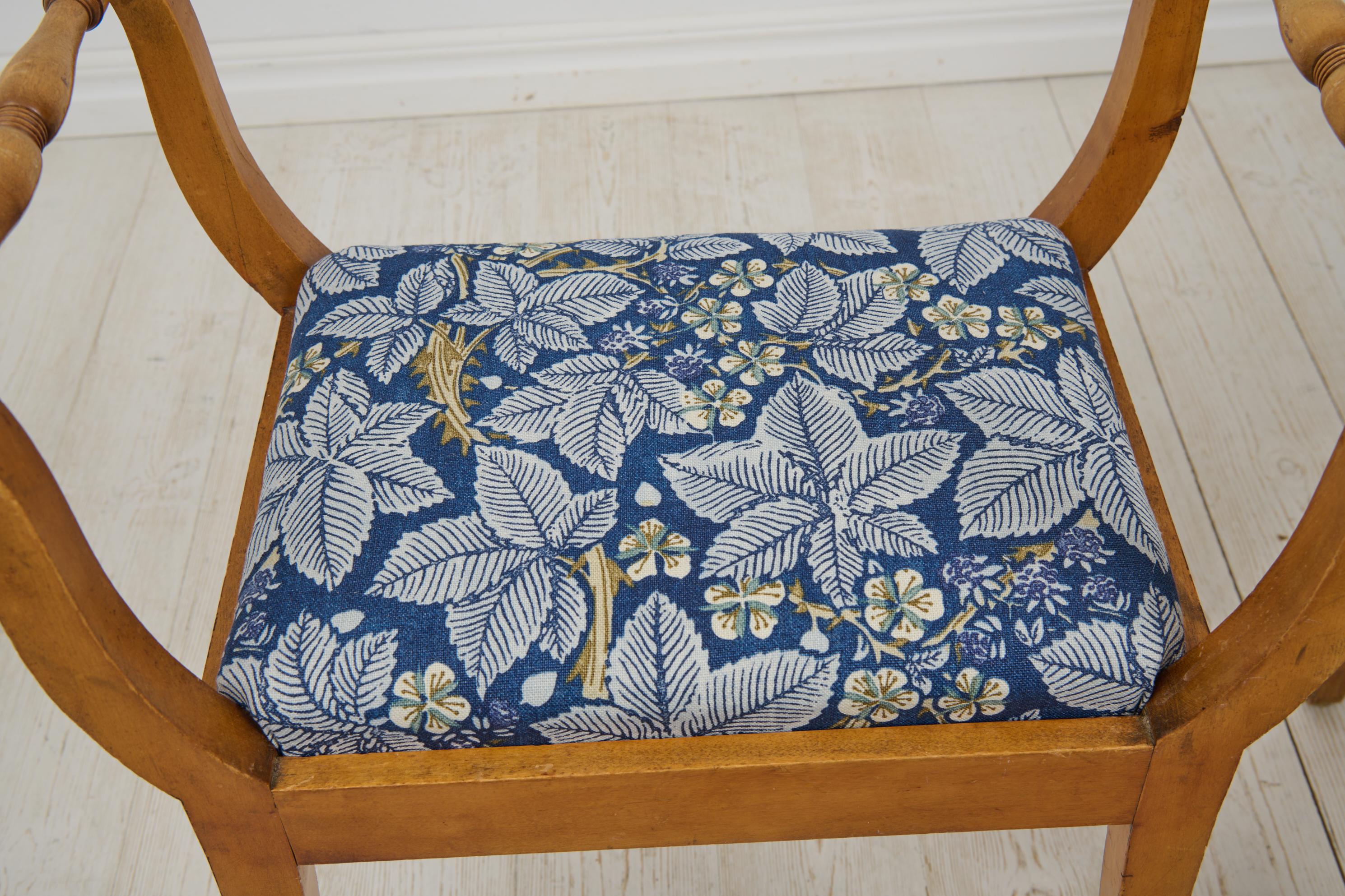 Pareja de Taburetes Taboret Suecos Antiguos de la Época Imperio en Abedul Amarillo en venta 3