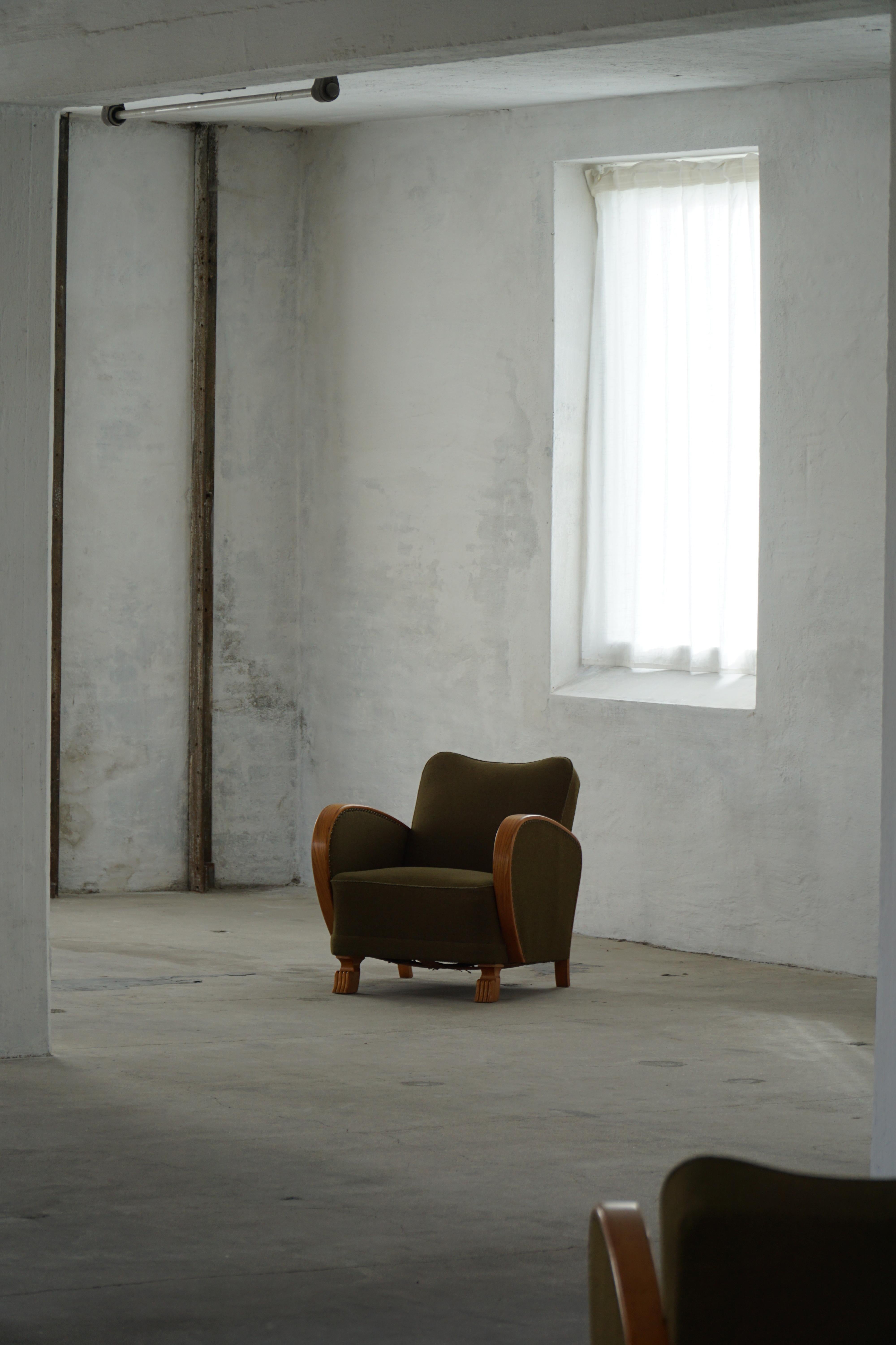 Pair of Swedish Art Deco Armchairs,  Elm, Green Wool & Lion Paw Feets, 1930s–40s For Sale 14
