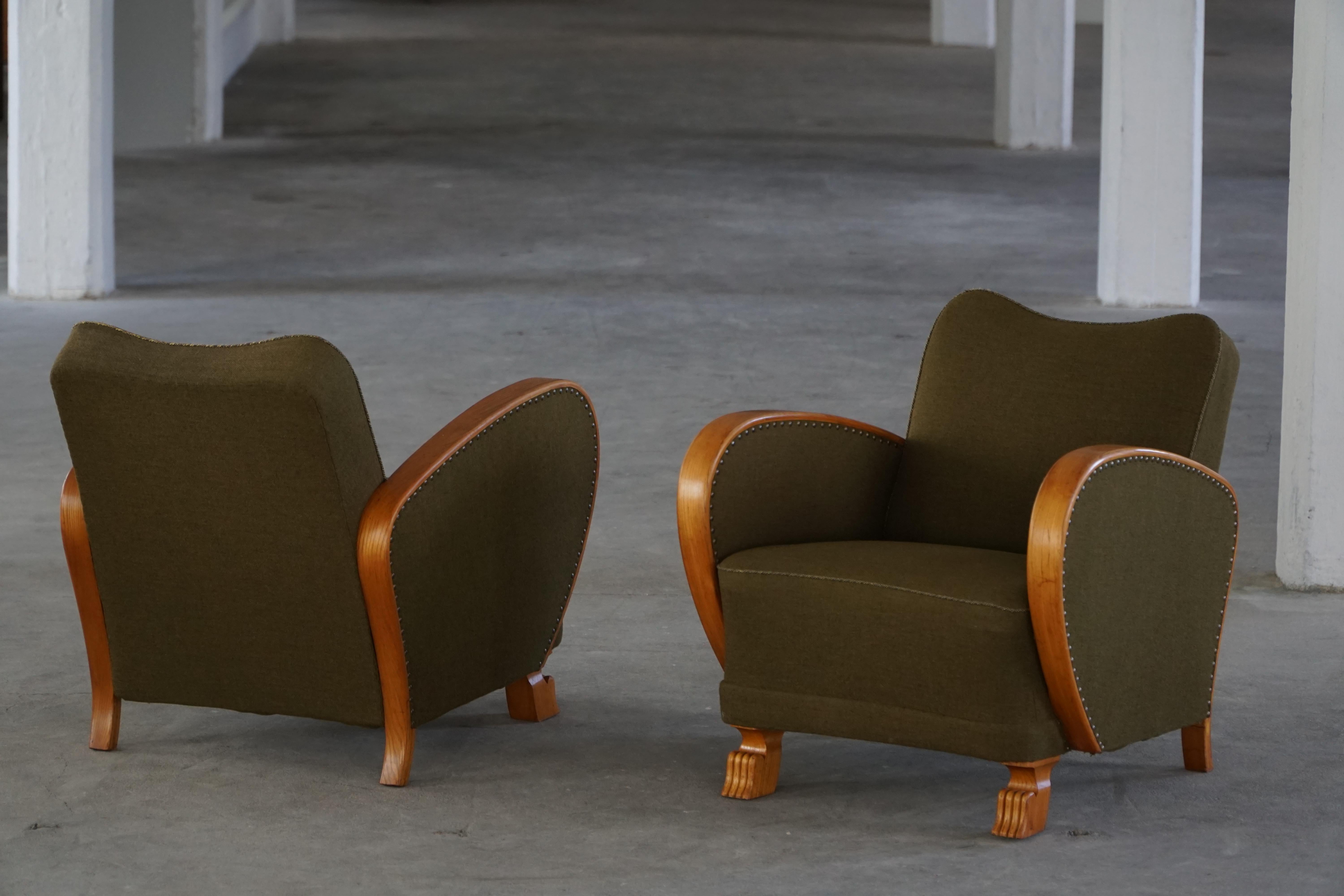 Hand-Carved Pair of Swedish Art Deco Armchairs,  Elm, Green Wool & Lion Paw Feets, 1930s–40s For Sale